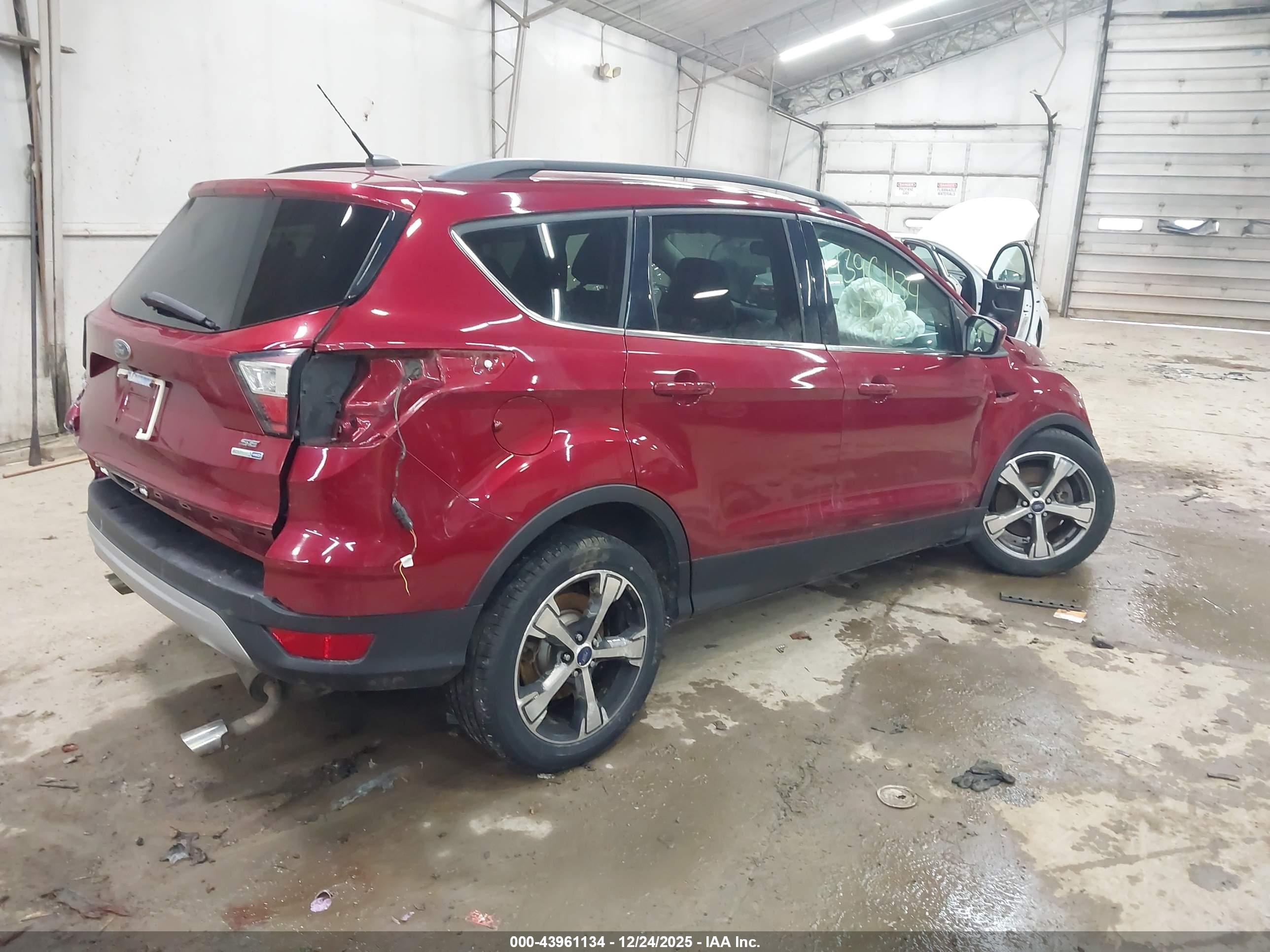 FORD ESCAPE image 4