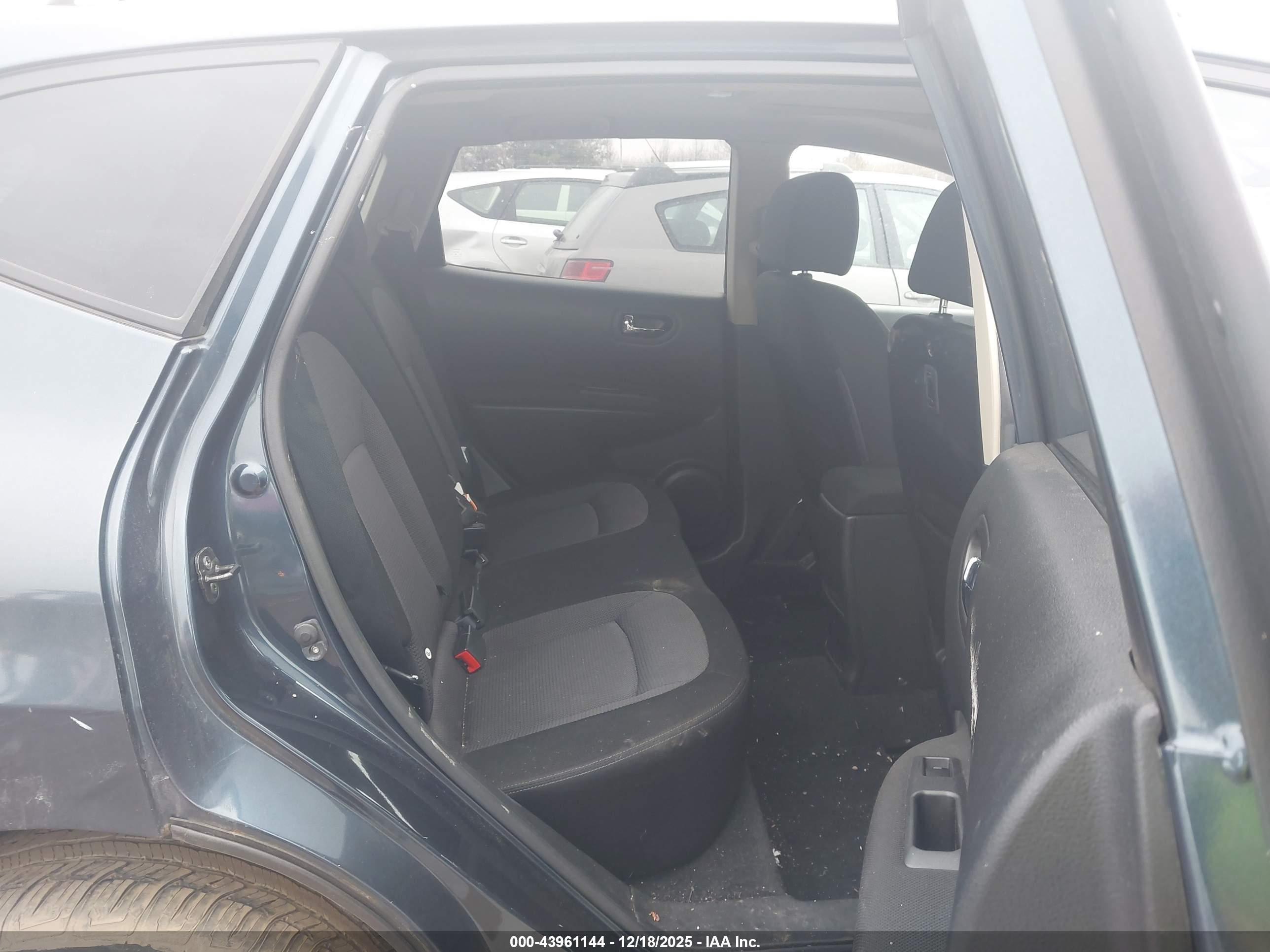 NISSAN ROGUE image 8