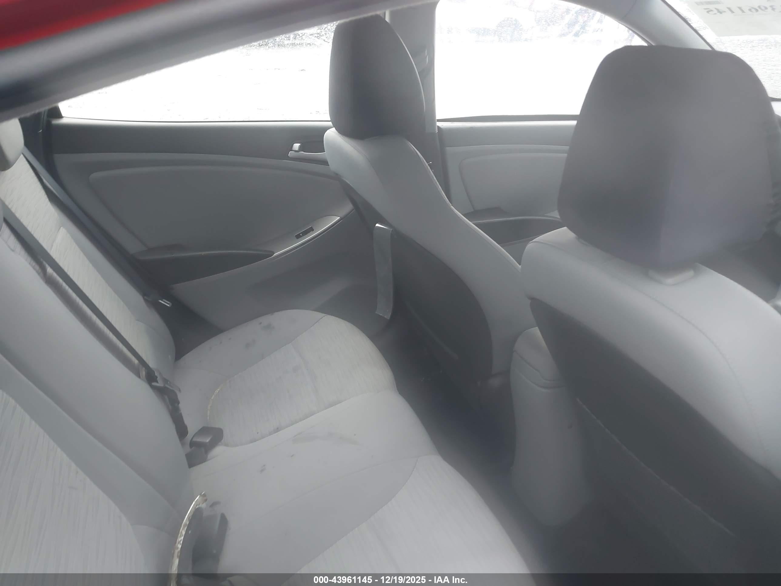 HYUNDAI ACCENT image 8