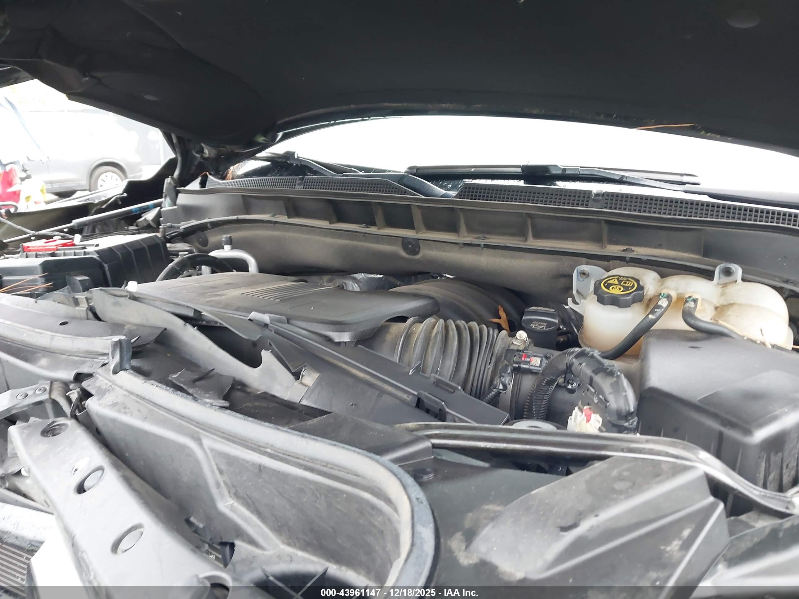 CHEVROLET SUBURBAN image 10