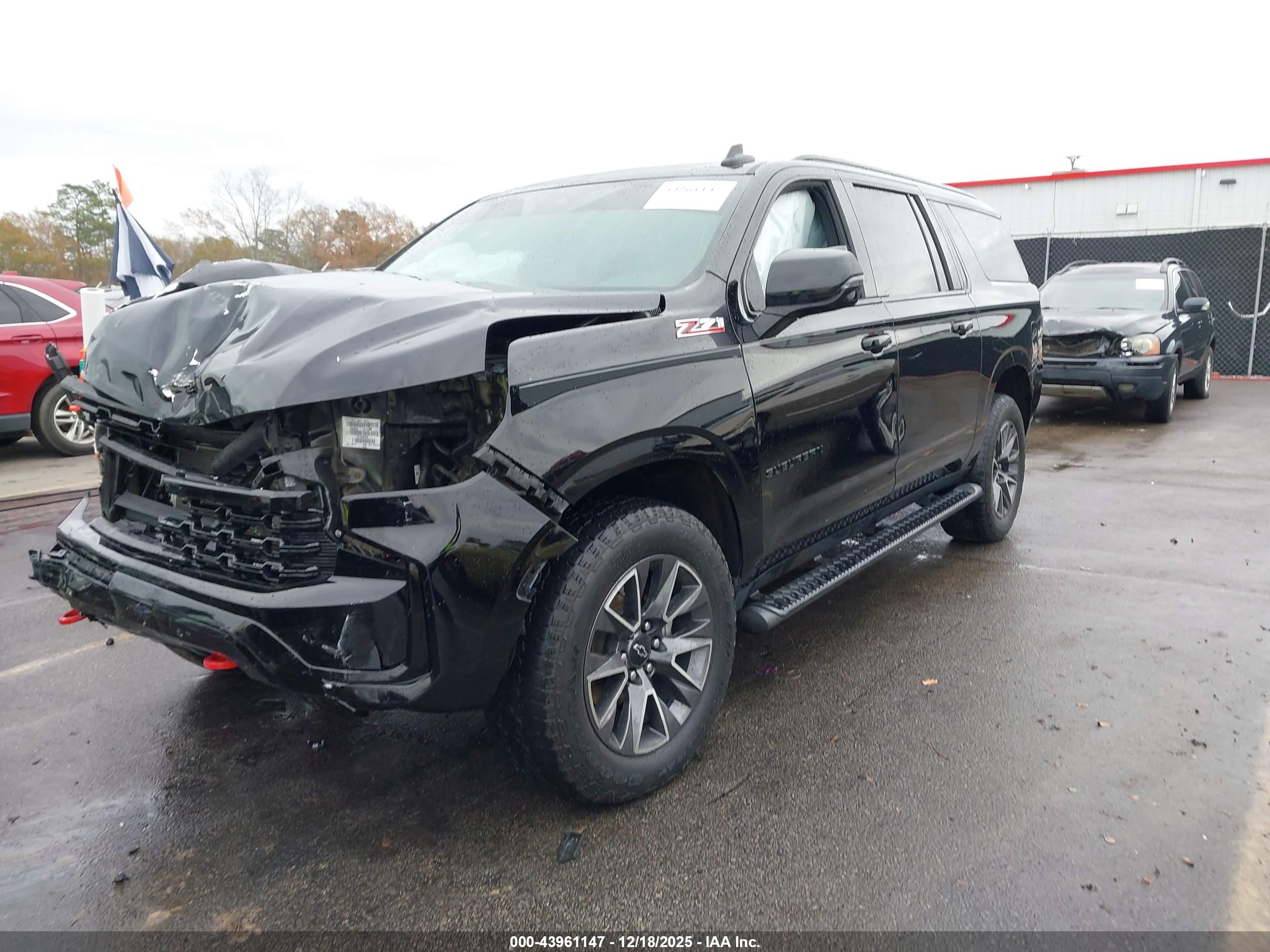 CHEVROLET SUBURBAN image 2