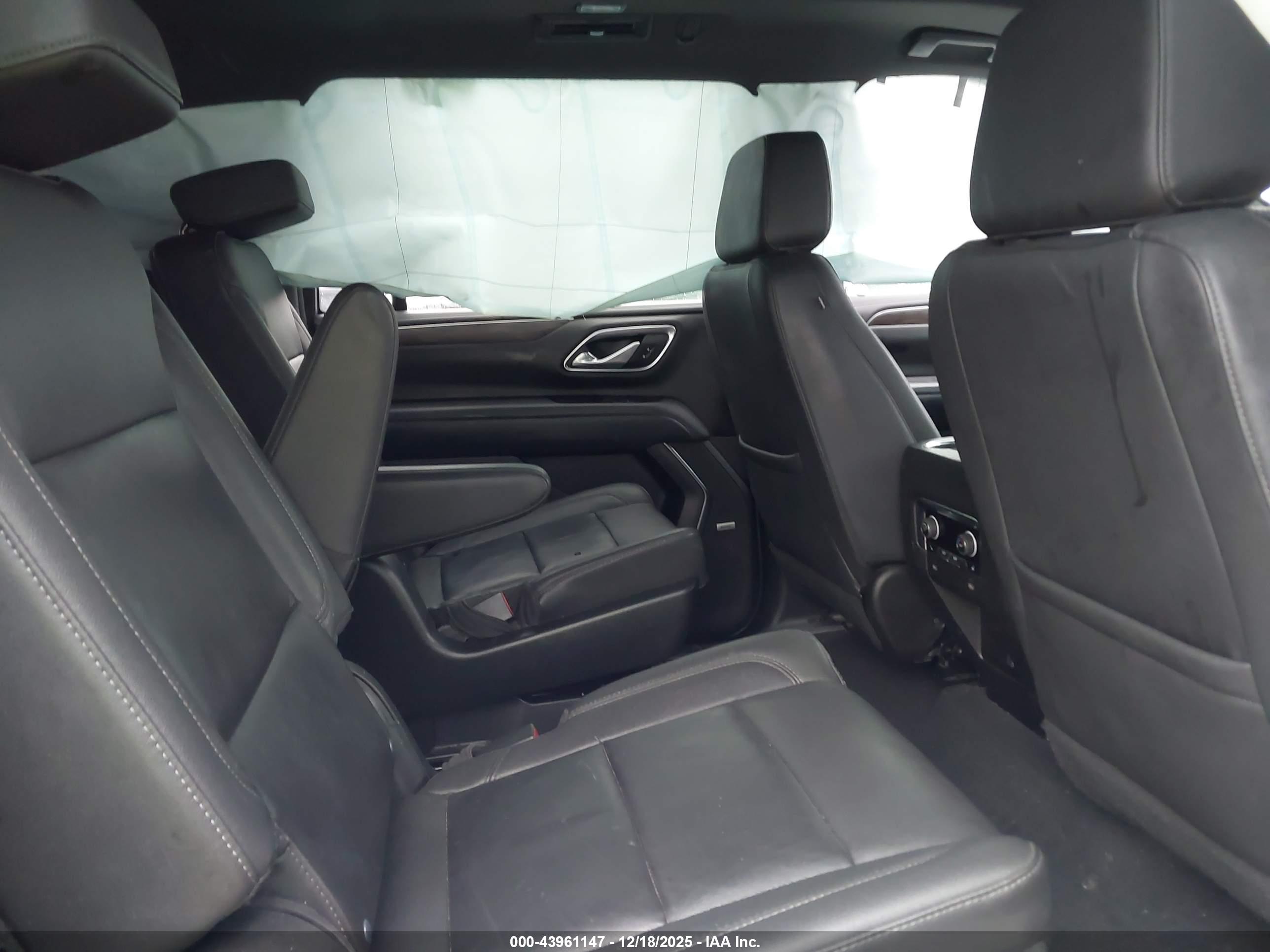 CHEVROLET SUBURBAN image 8