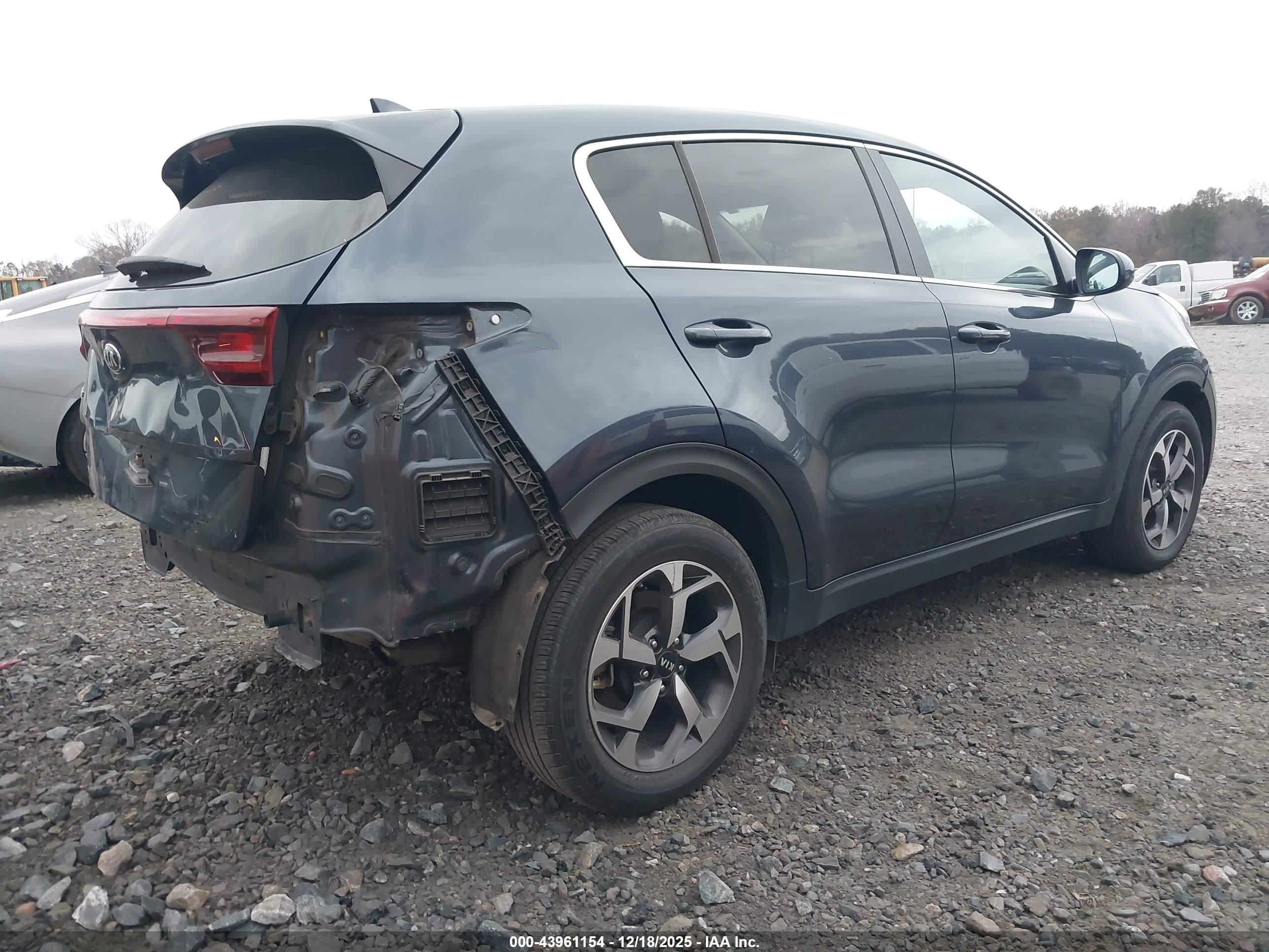 KIA SPORTAGE image 4