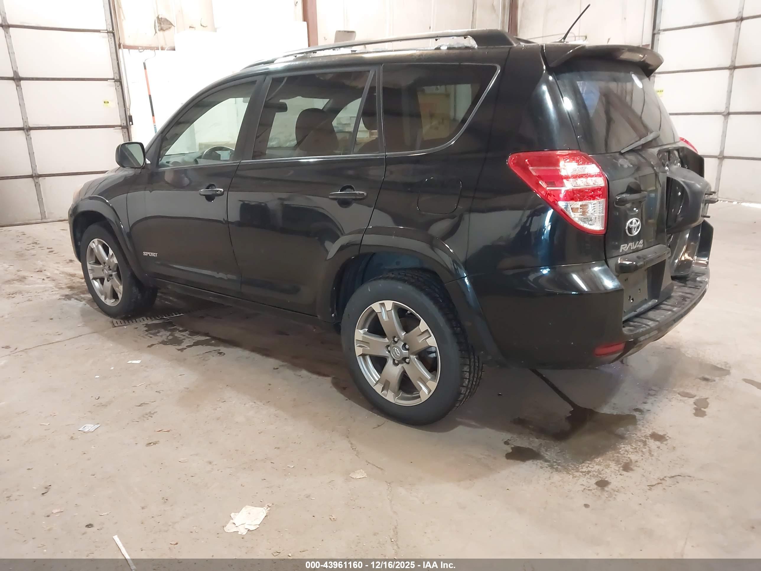 TOYOTA RAV4 image 3