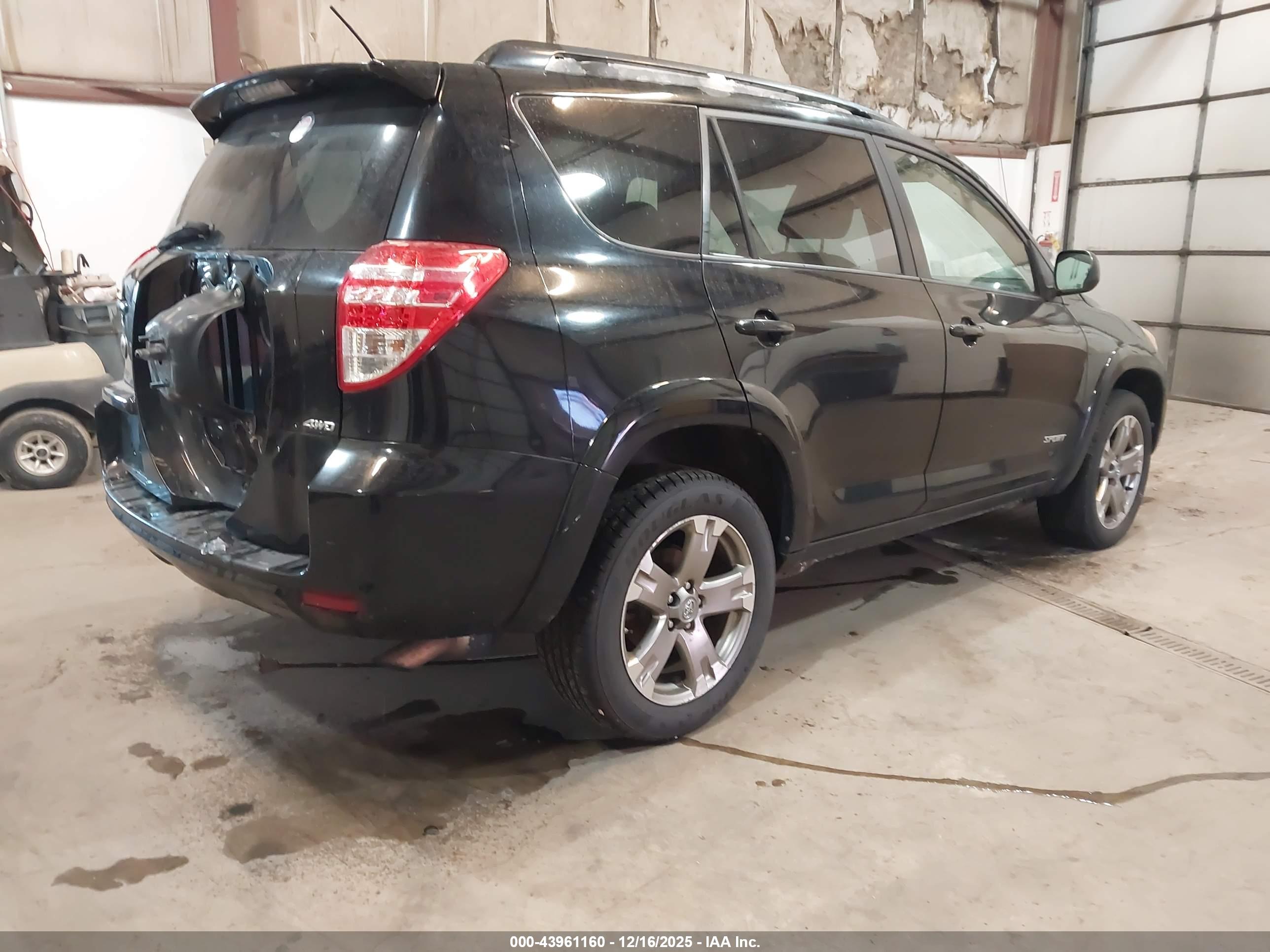 TOYOTA RAV4 image 4