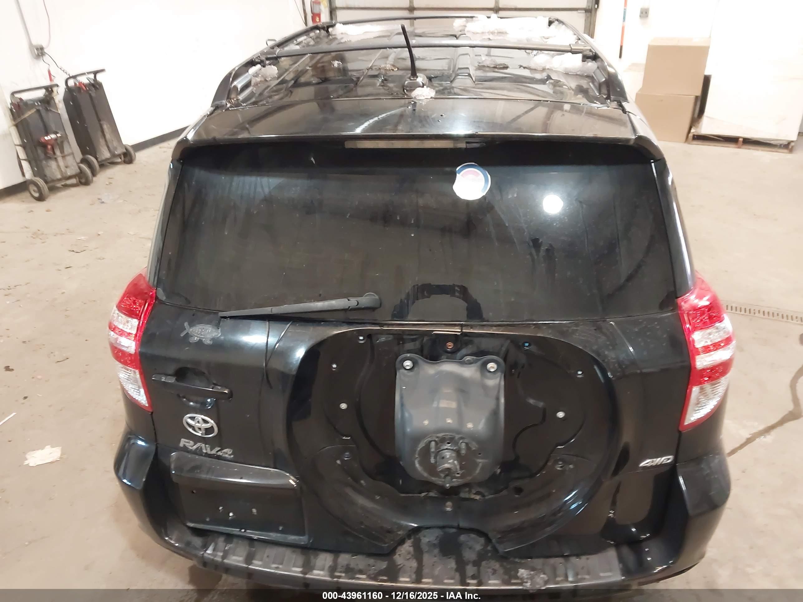 TOYOTA RAV4 image 6