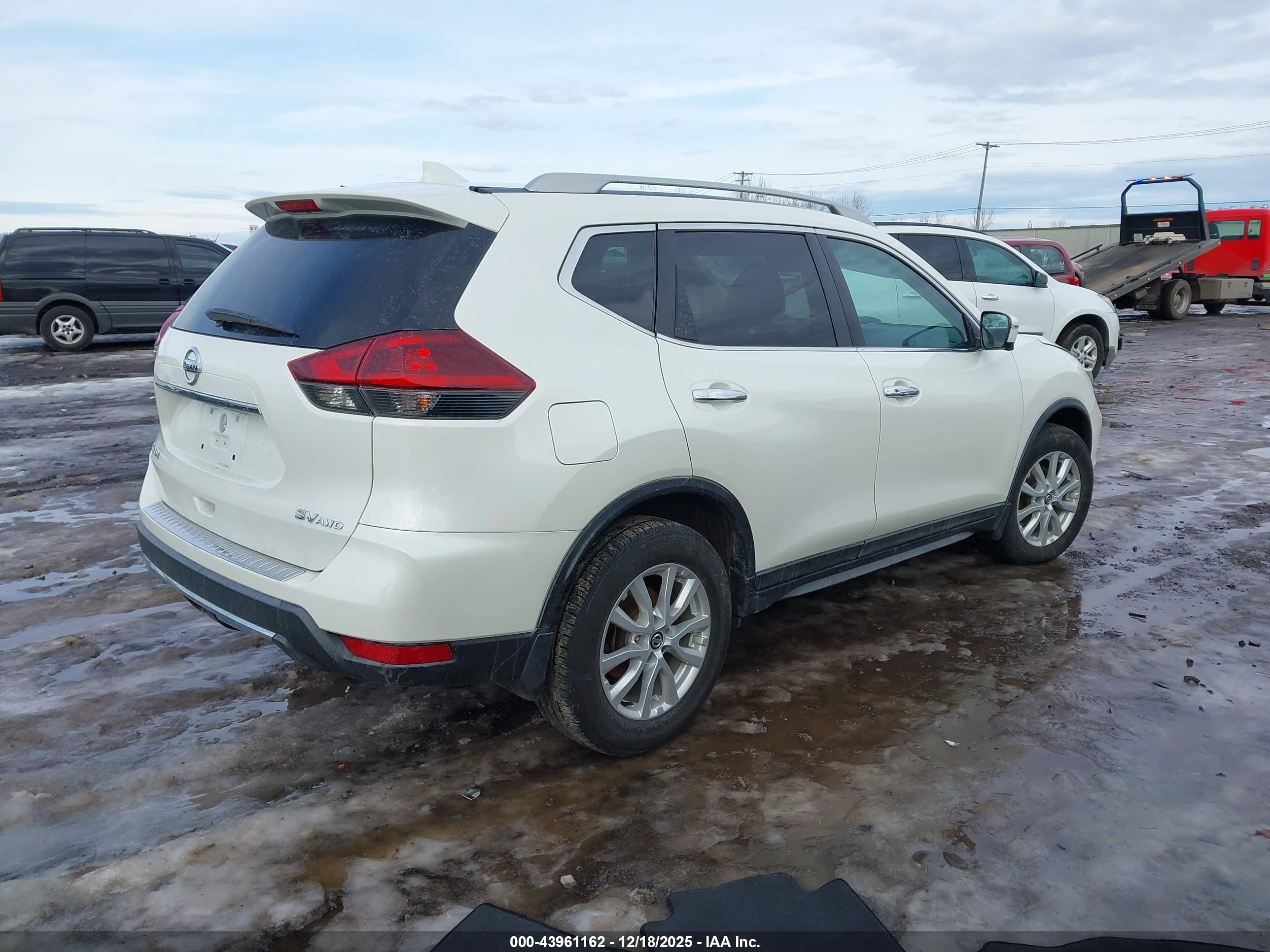 NISSAN ROGUE image 4