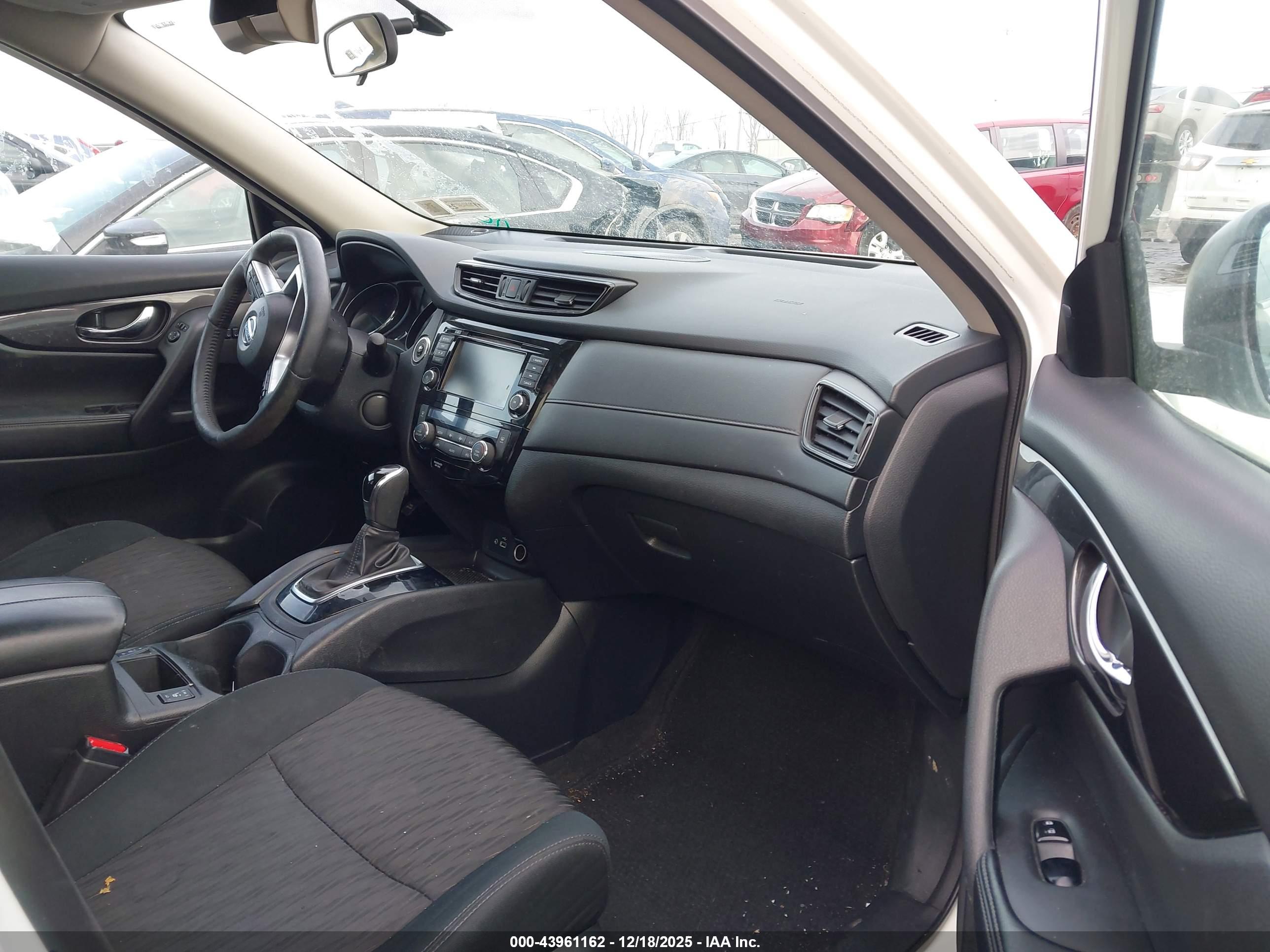 NISSAN ROGUE image 5