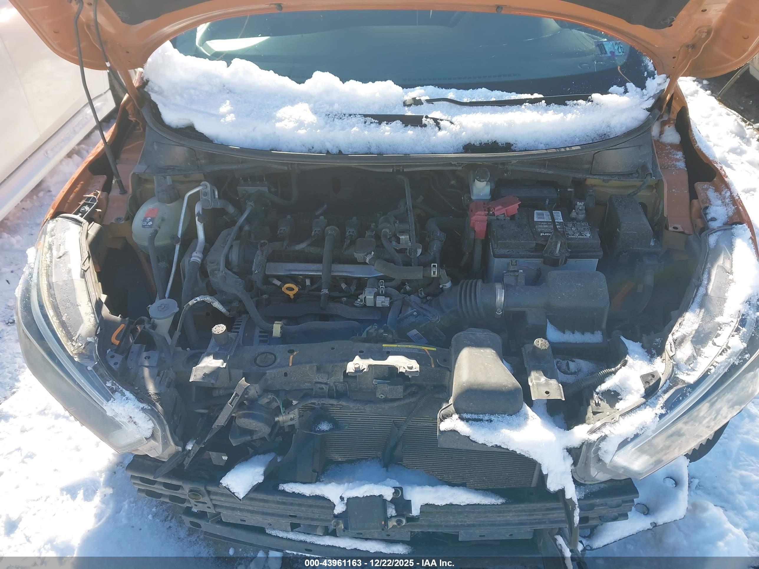 NISSAN VERSA image 10