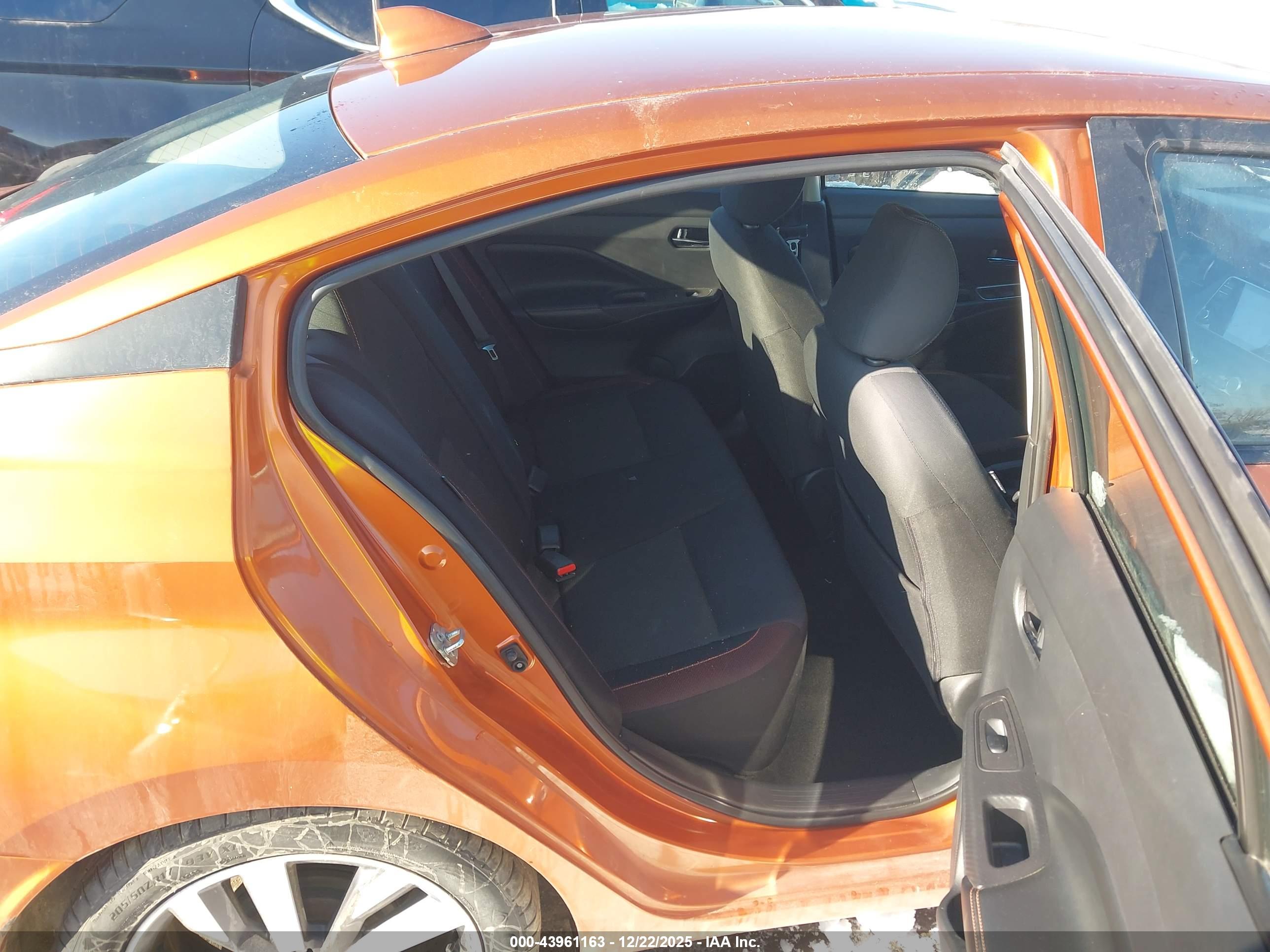 NISSAN VERSA image 8