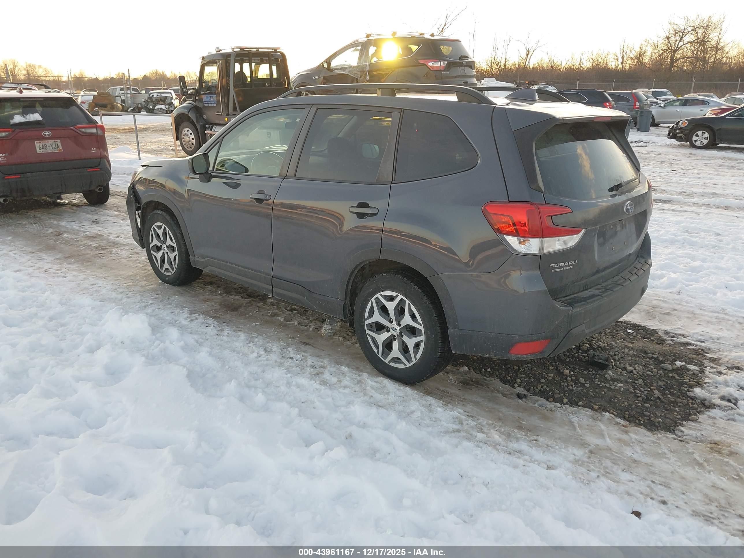 SUBARU FORESTER image 3