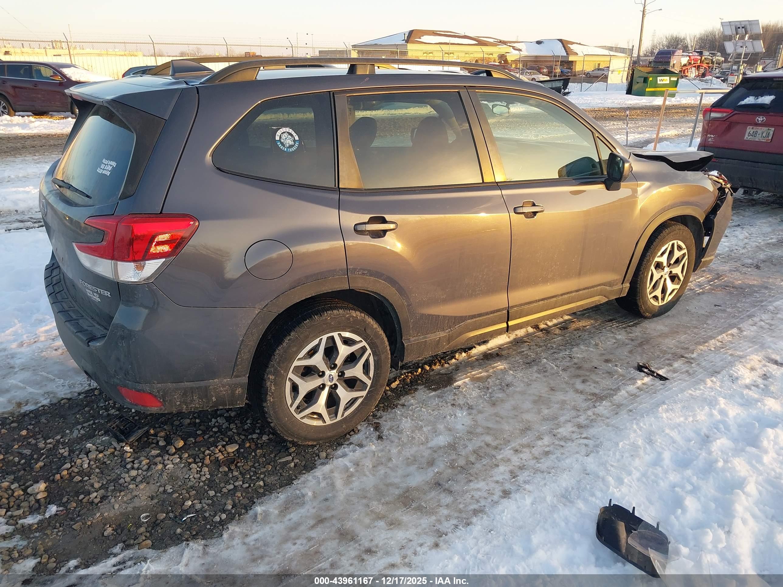 SUBARU FORESTER image 4