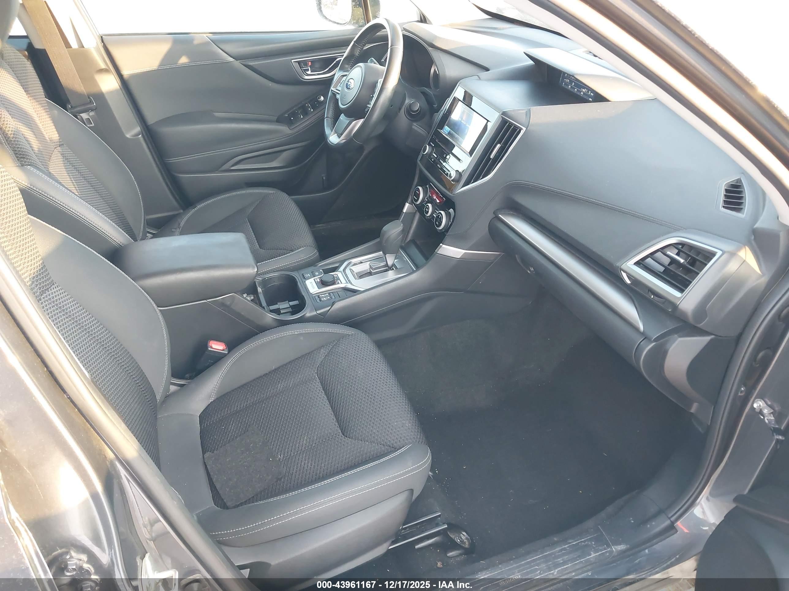 SUBARU FORESTER image 5
