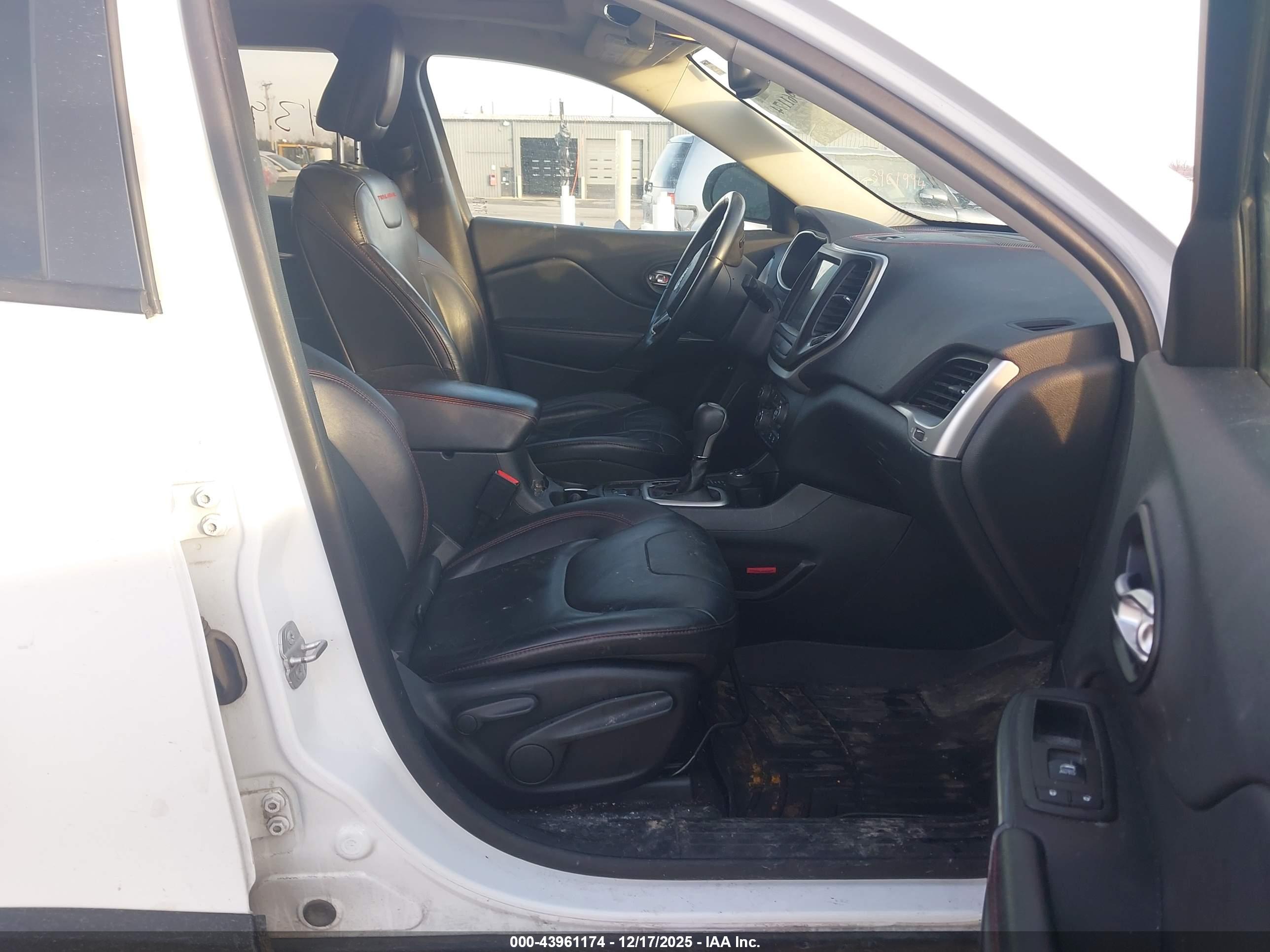 JEEP CHEROKEE image 5