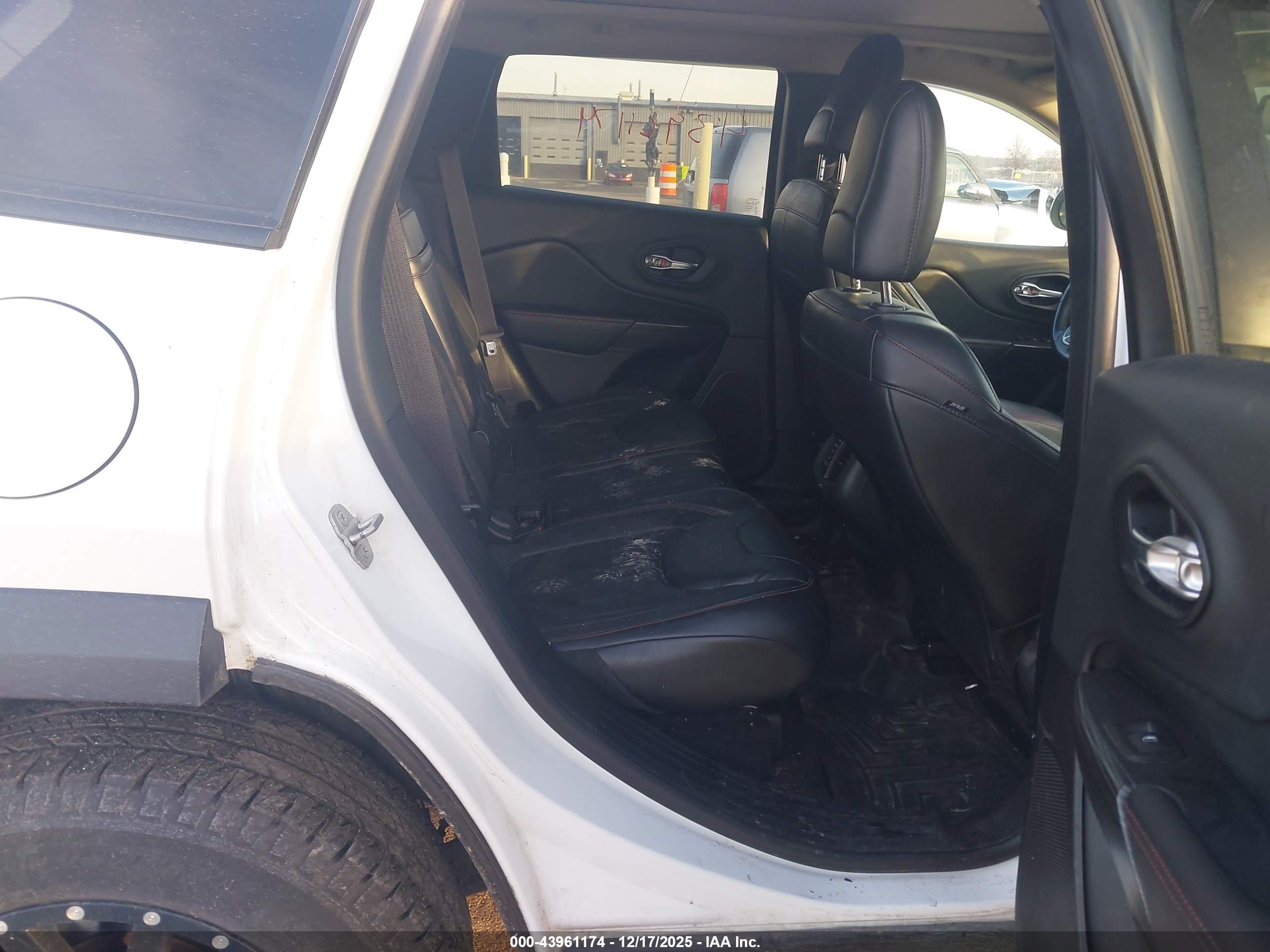 JEEP CHEROKEE image 8