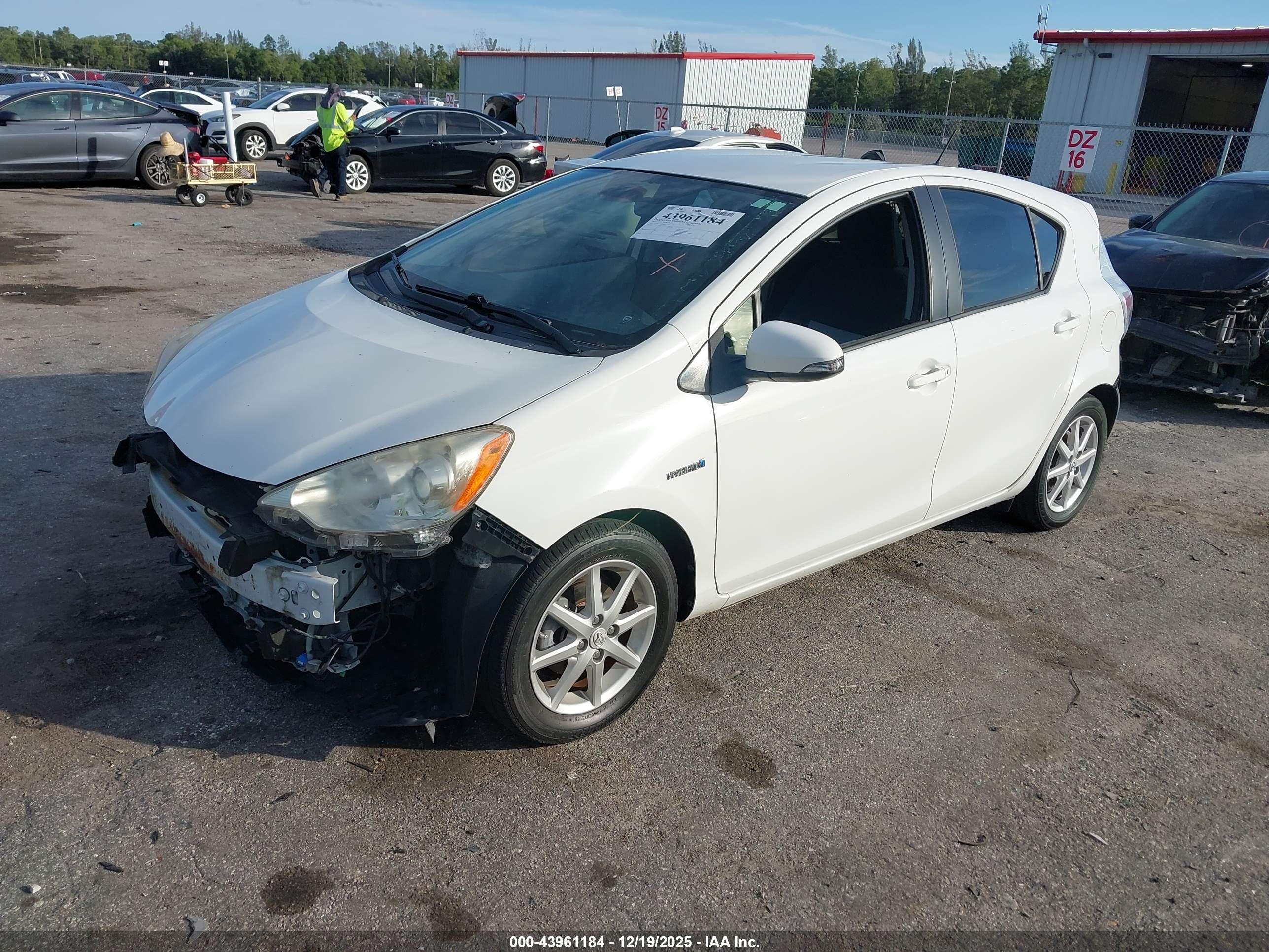 TOYOTA PRIUS image 2