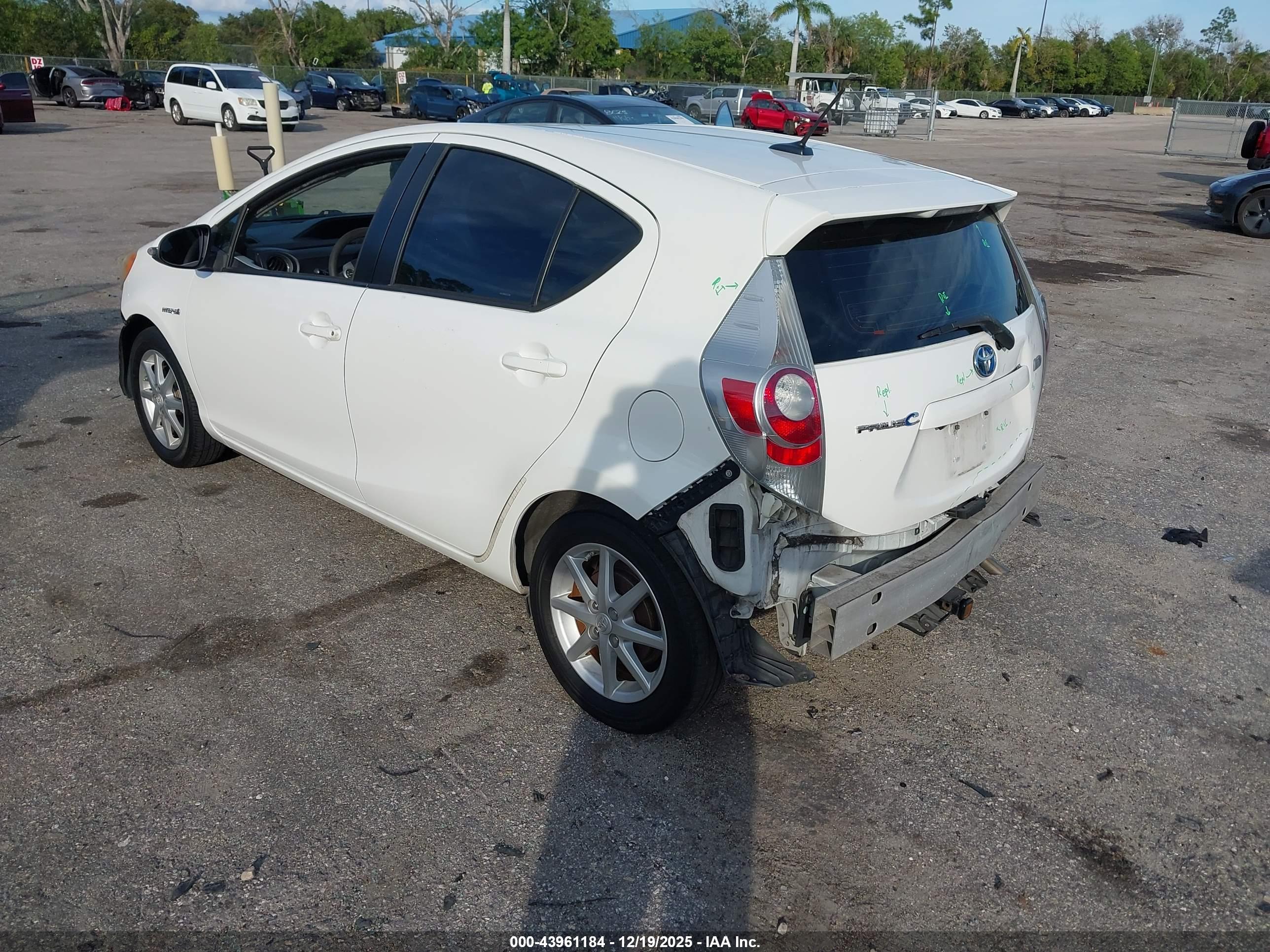 TOYOTA PRIUS image 3