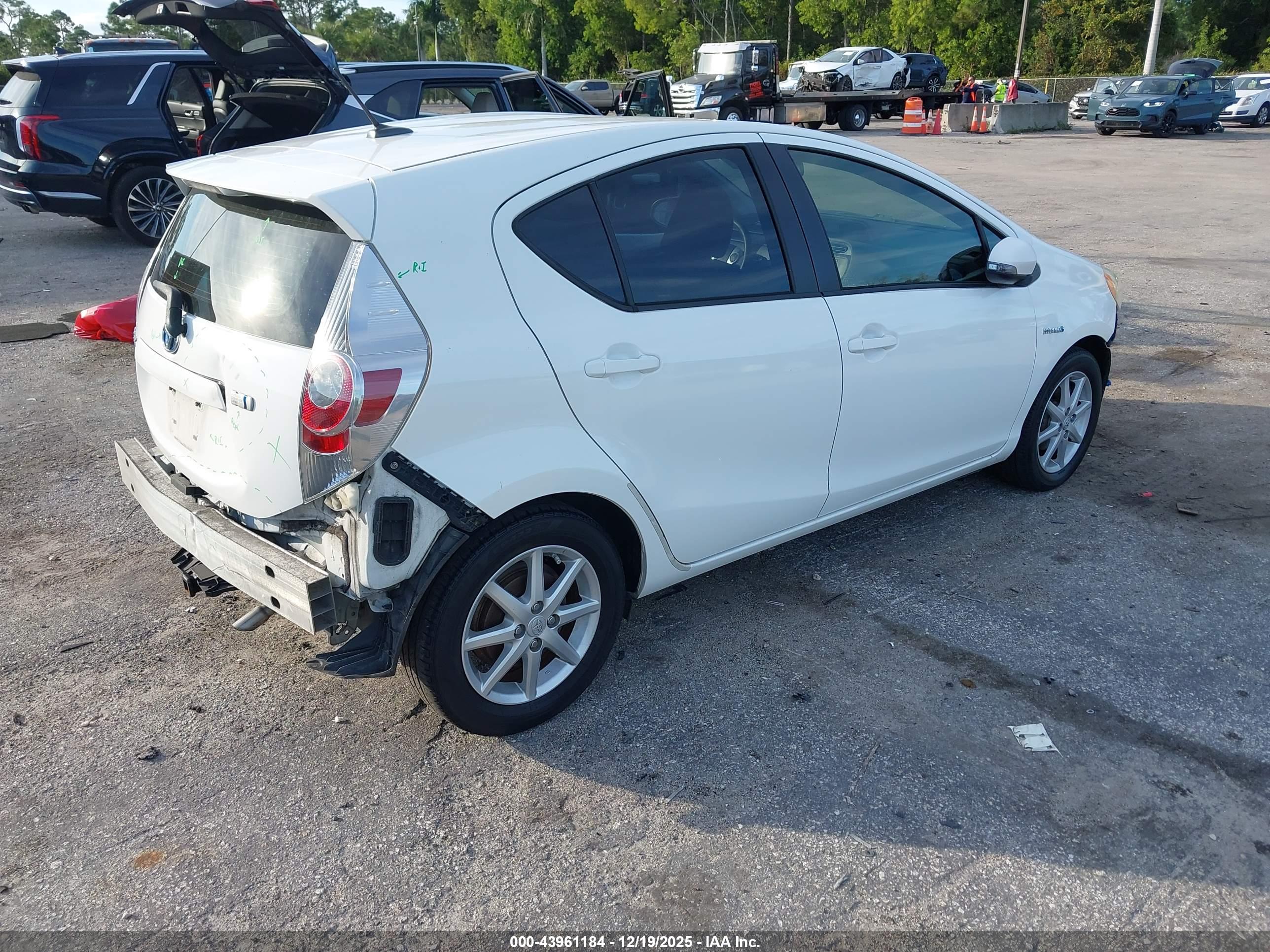 TOYOTA PRIUS image 4