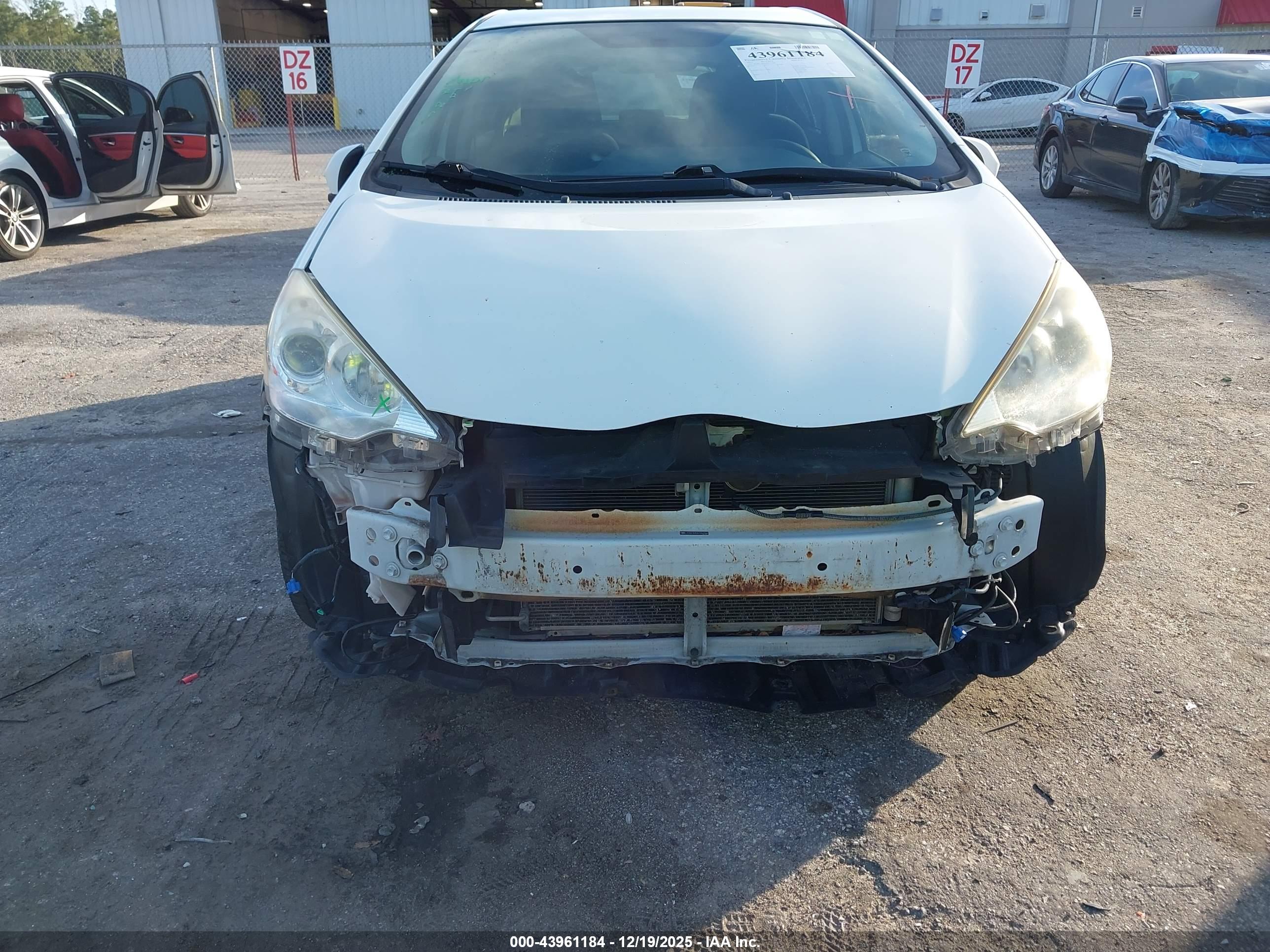 TOYOTA PRIUS image 6