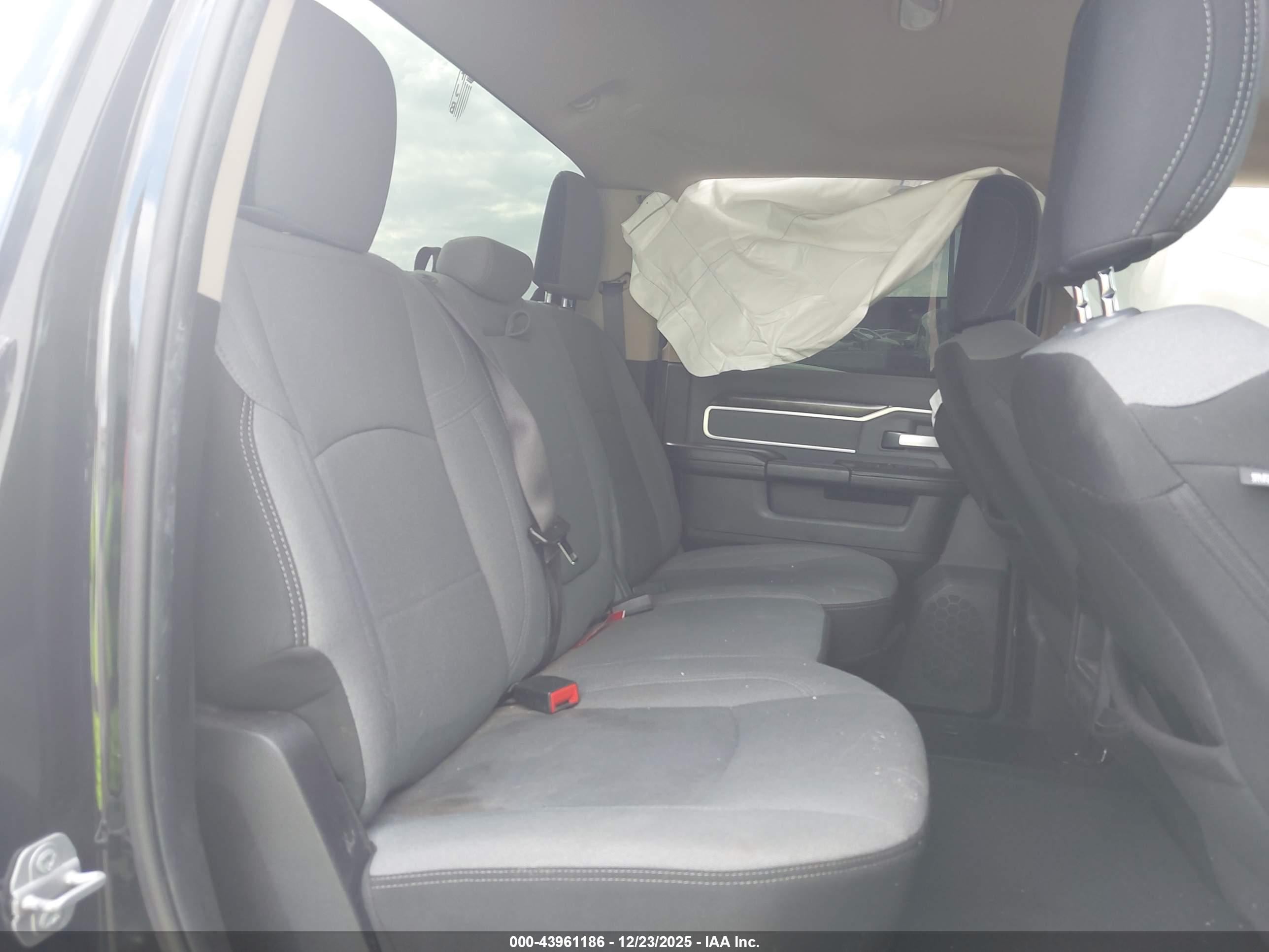 RAM 3500 image 8