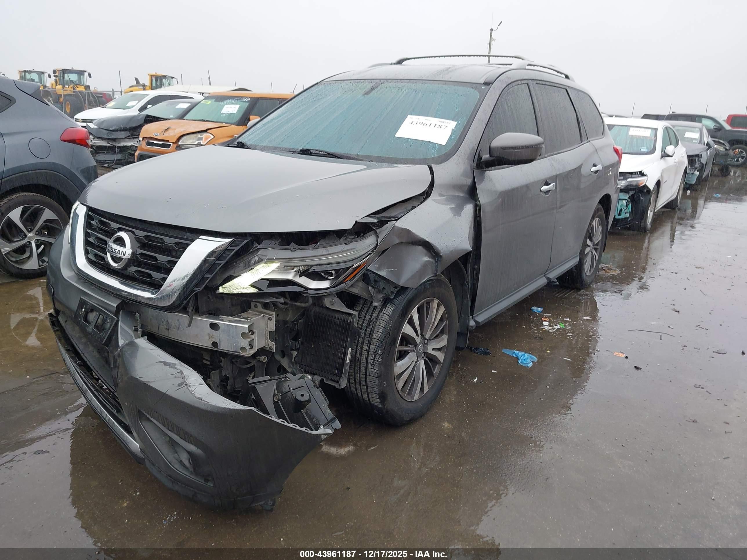 NISSAN PATHFINDER image 2