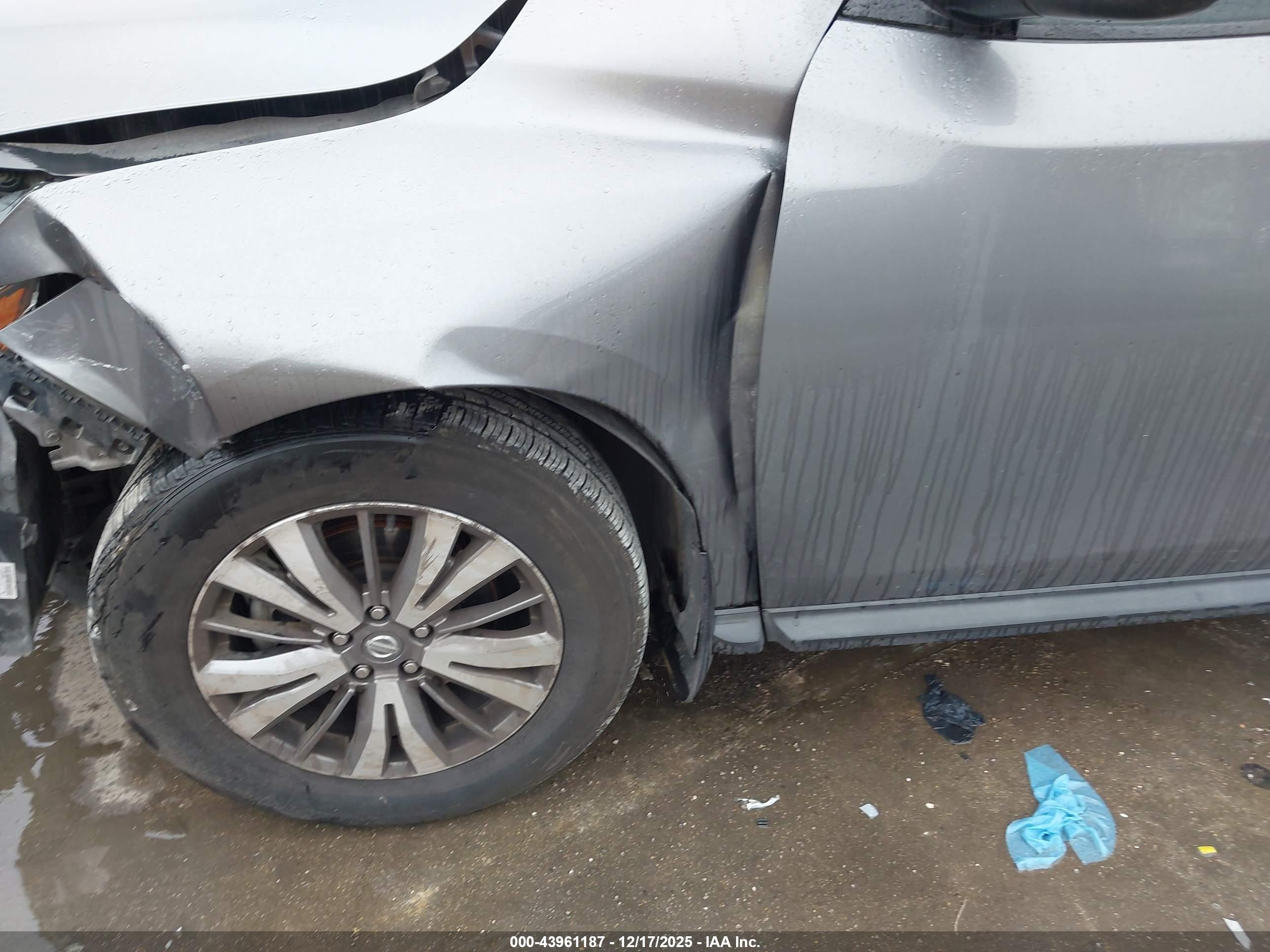 NISSAN PATHFINDER image 6