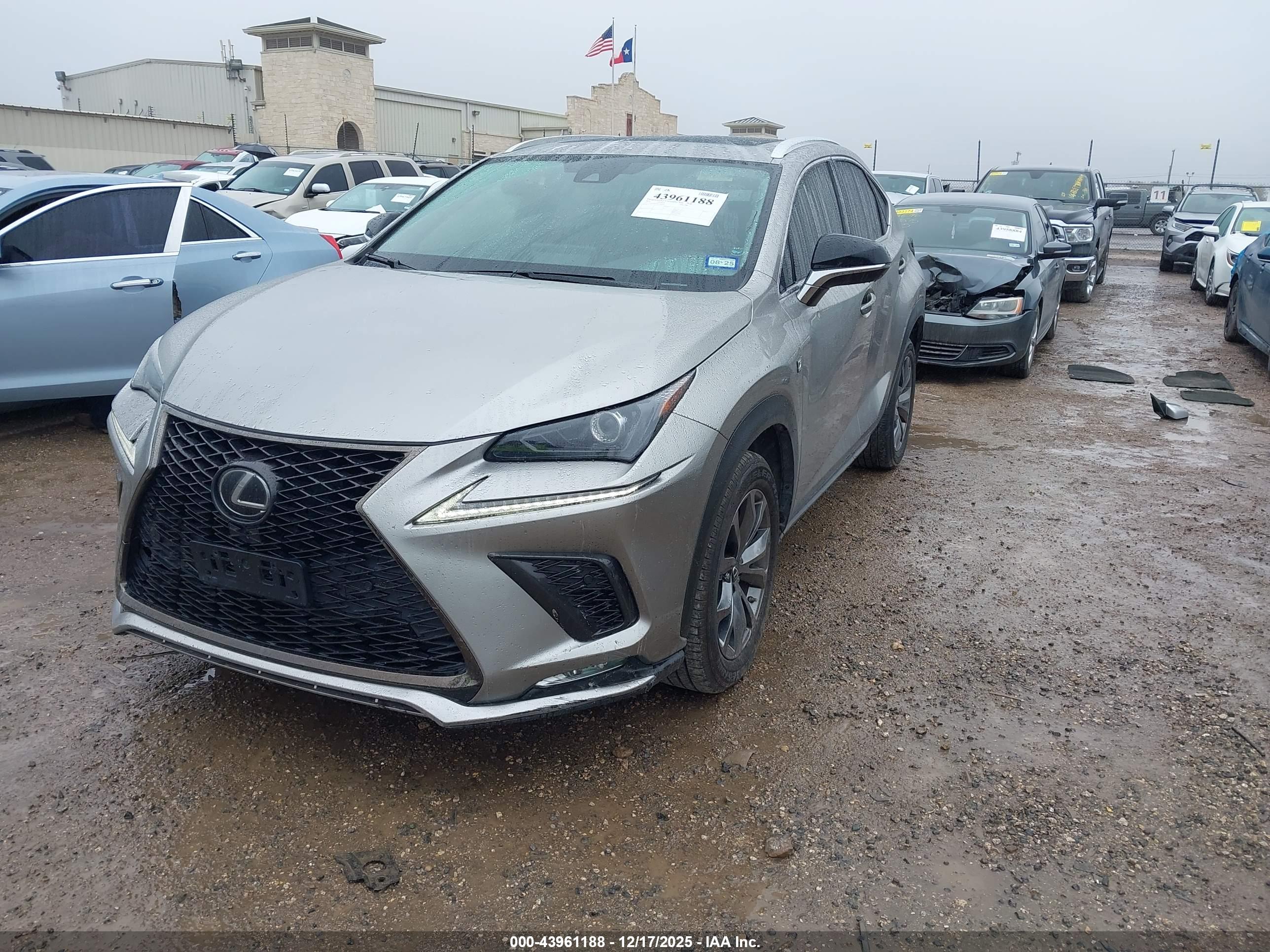 LEXUS NX image 2