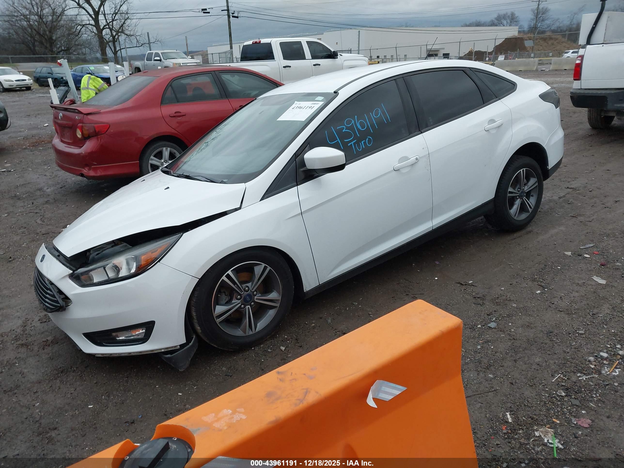 FORD FOCUS image 2