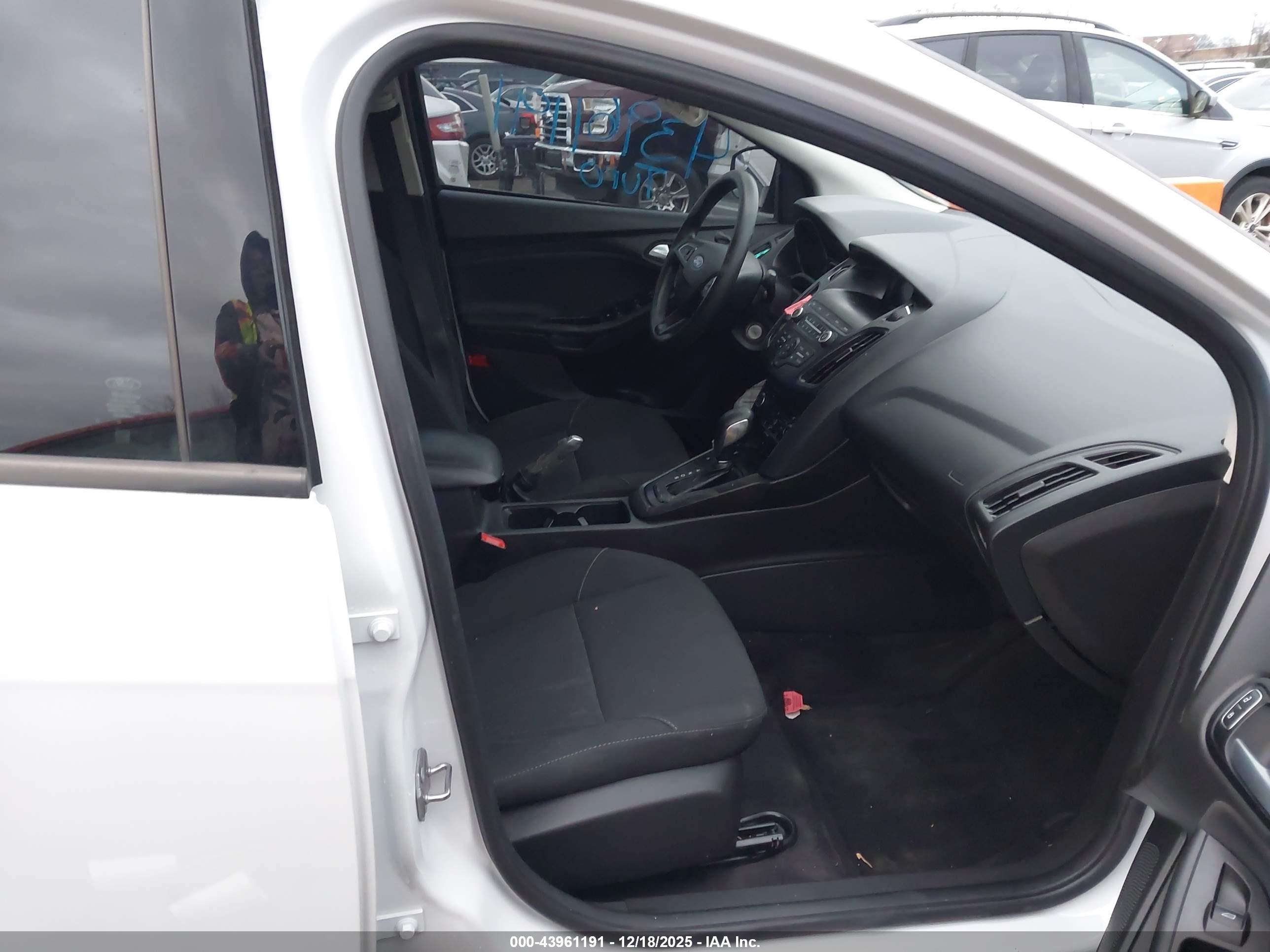 FORD FOCUS image 5