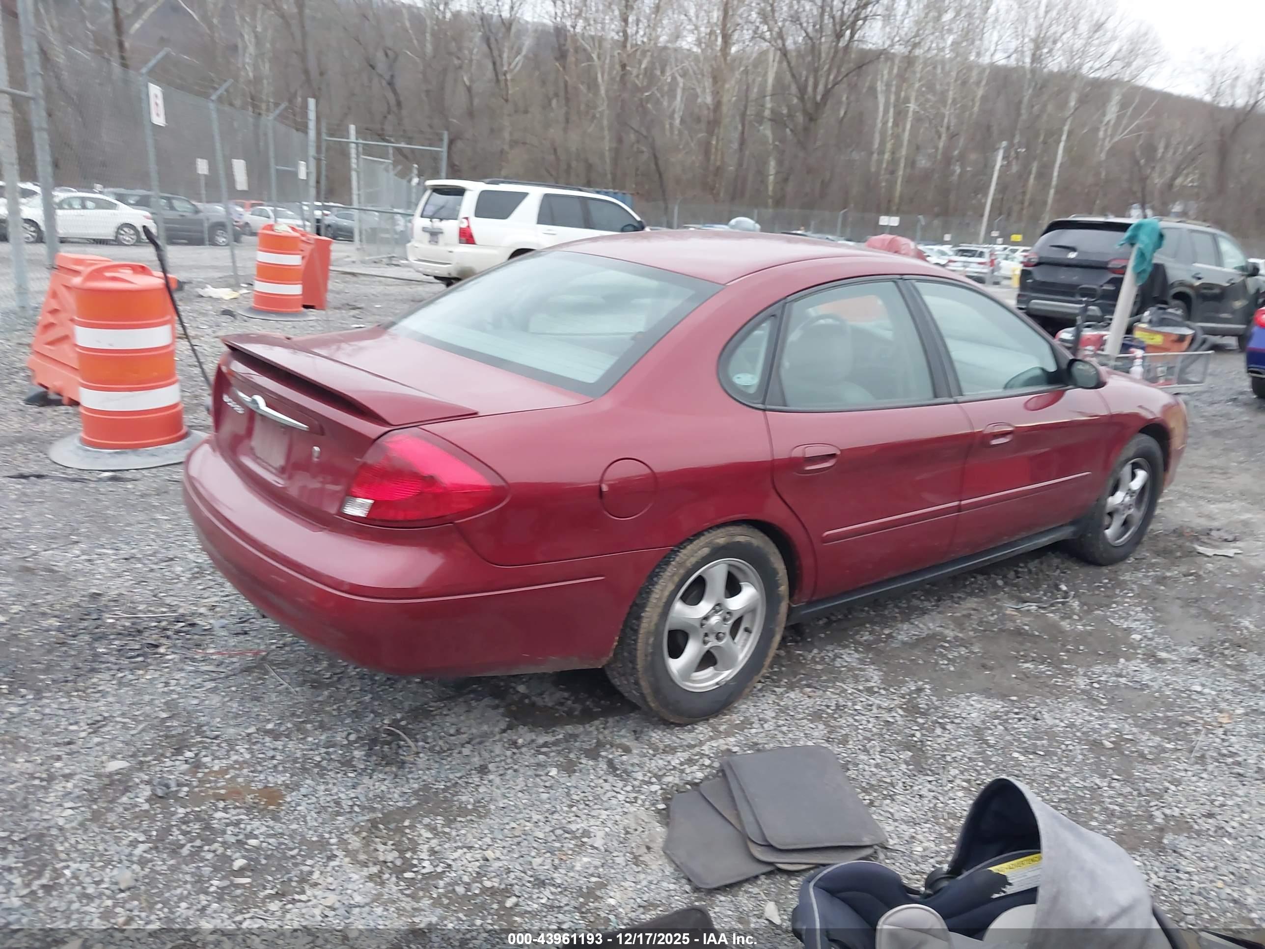 FORD TAURUS image 4