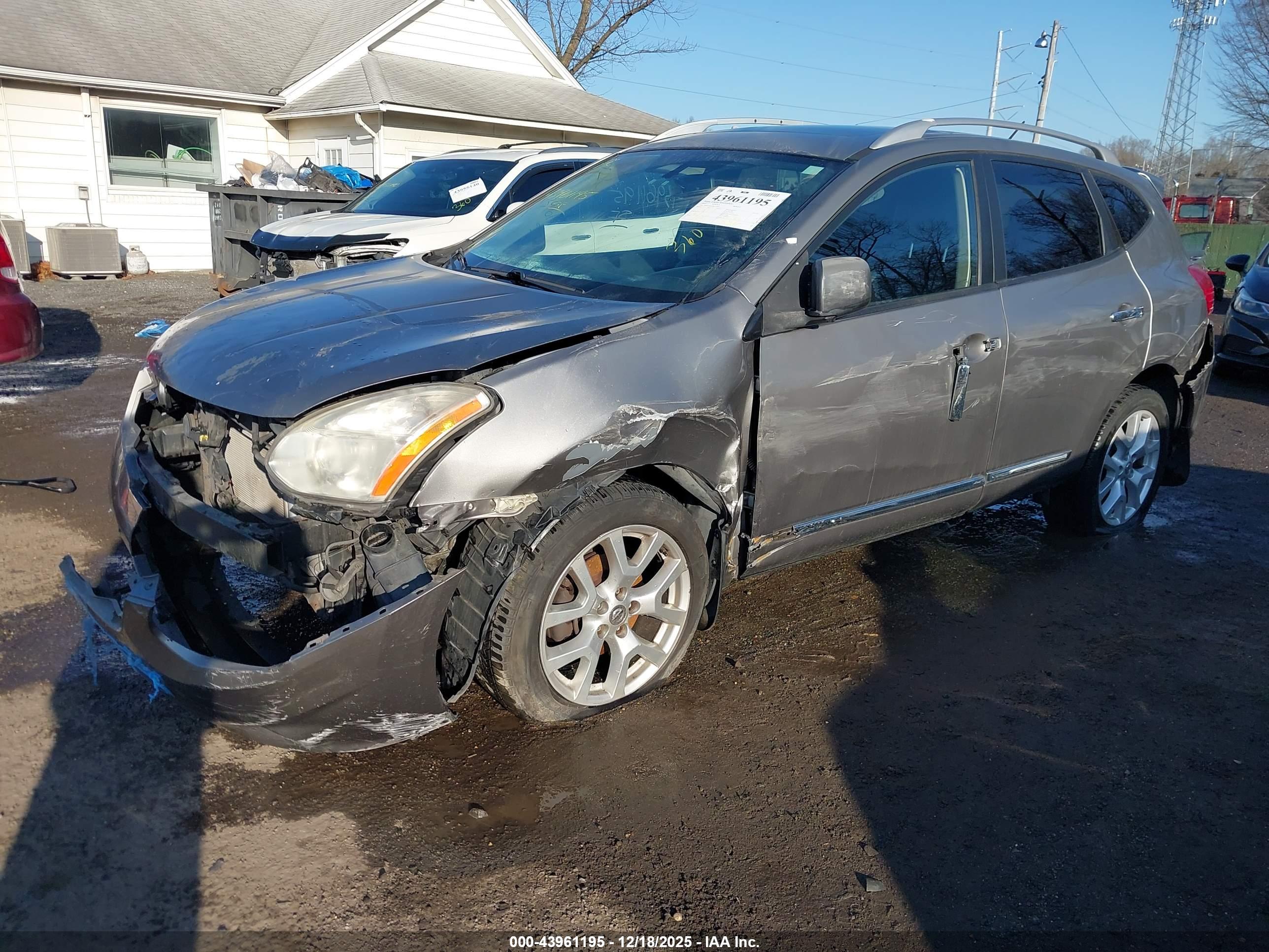 NISSAN ROGUE image 2