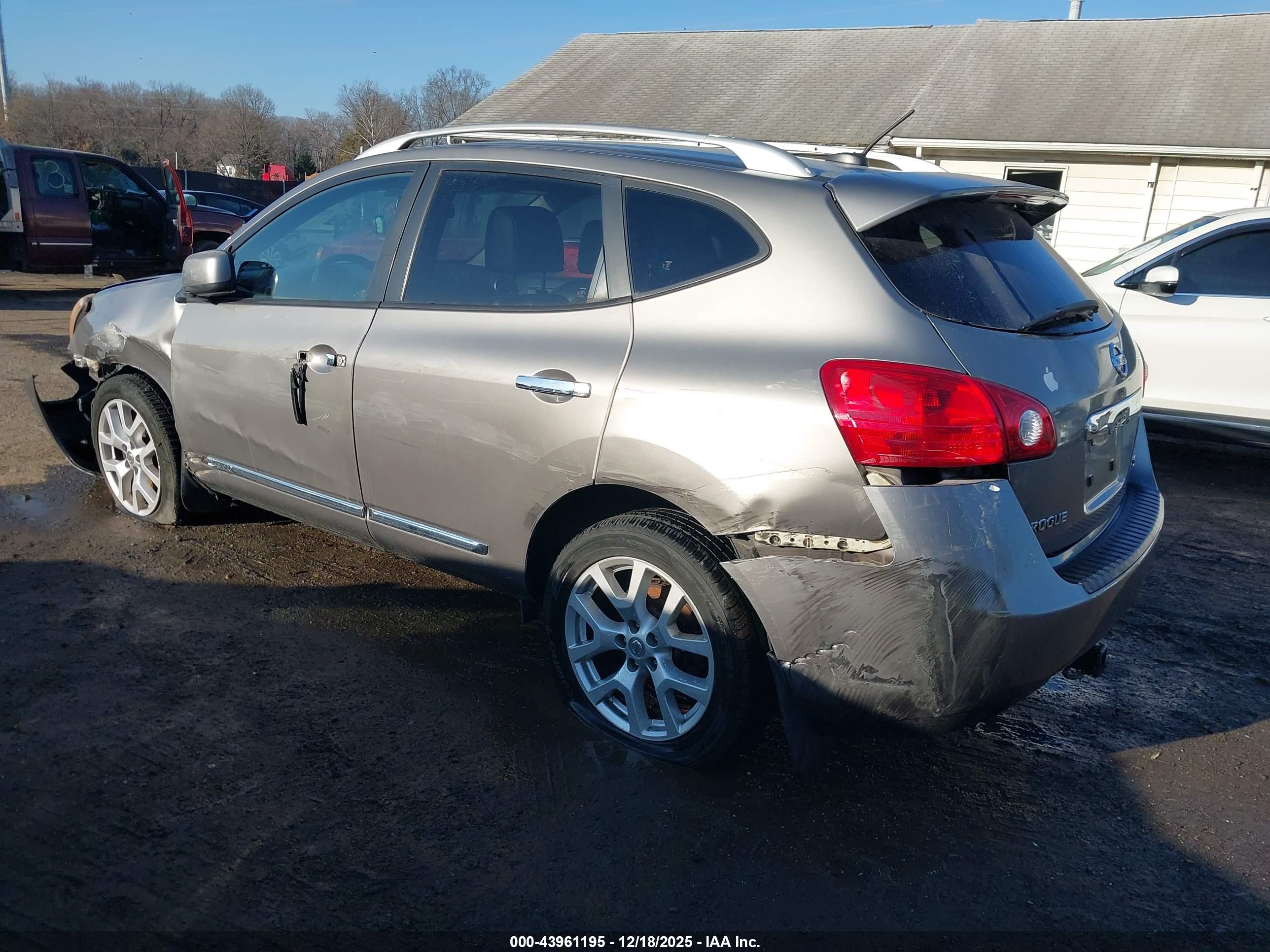 NISSAN ROGUE image 3