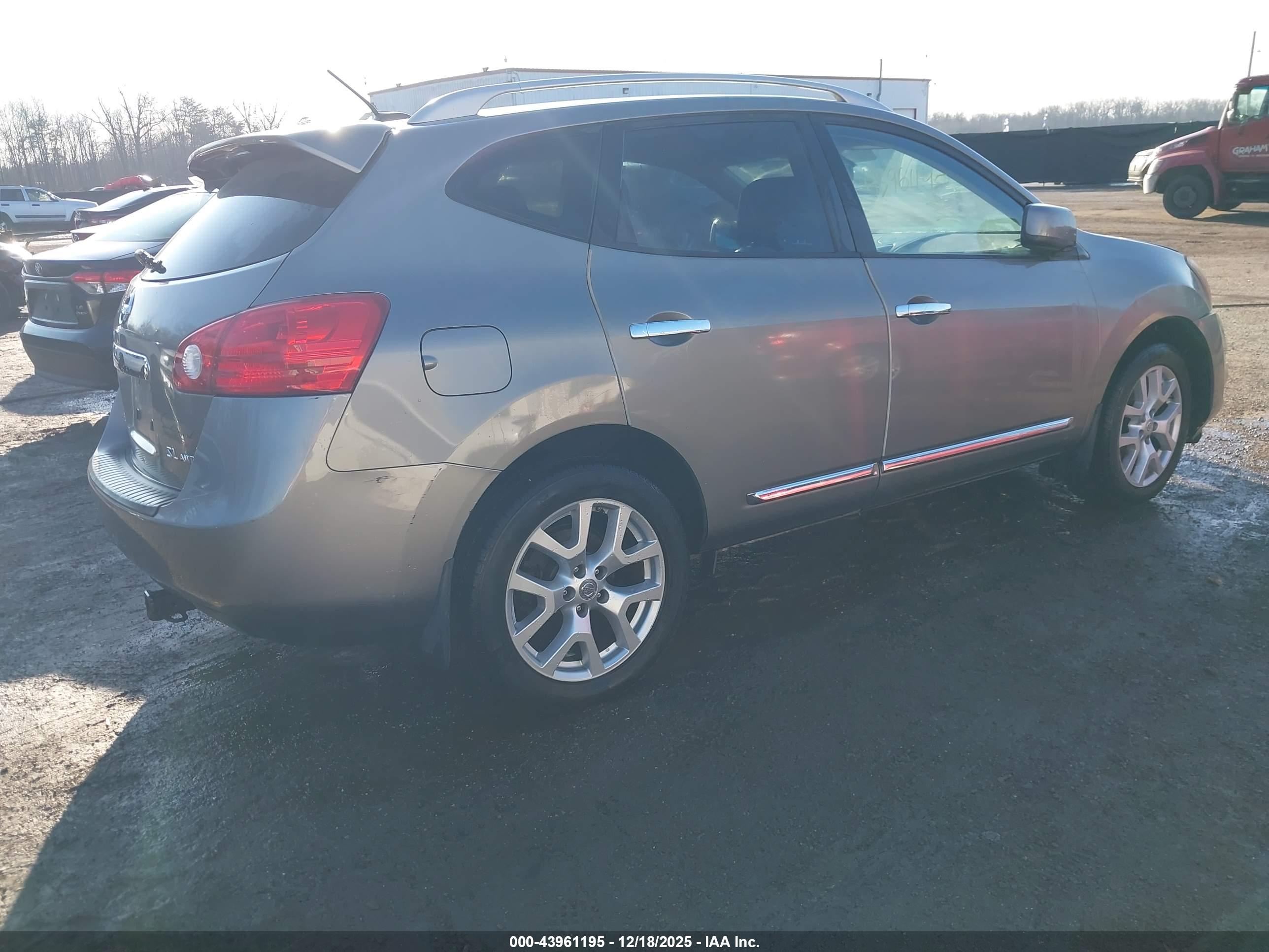 NISSAN ROGUE image 4