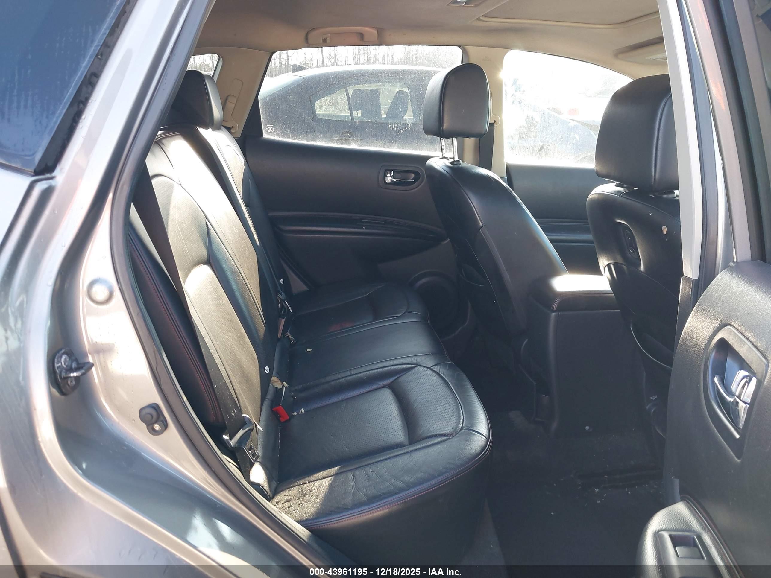 NISSAN ROGUE image 8