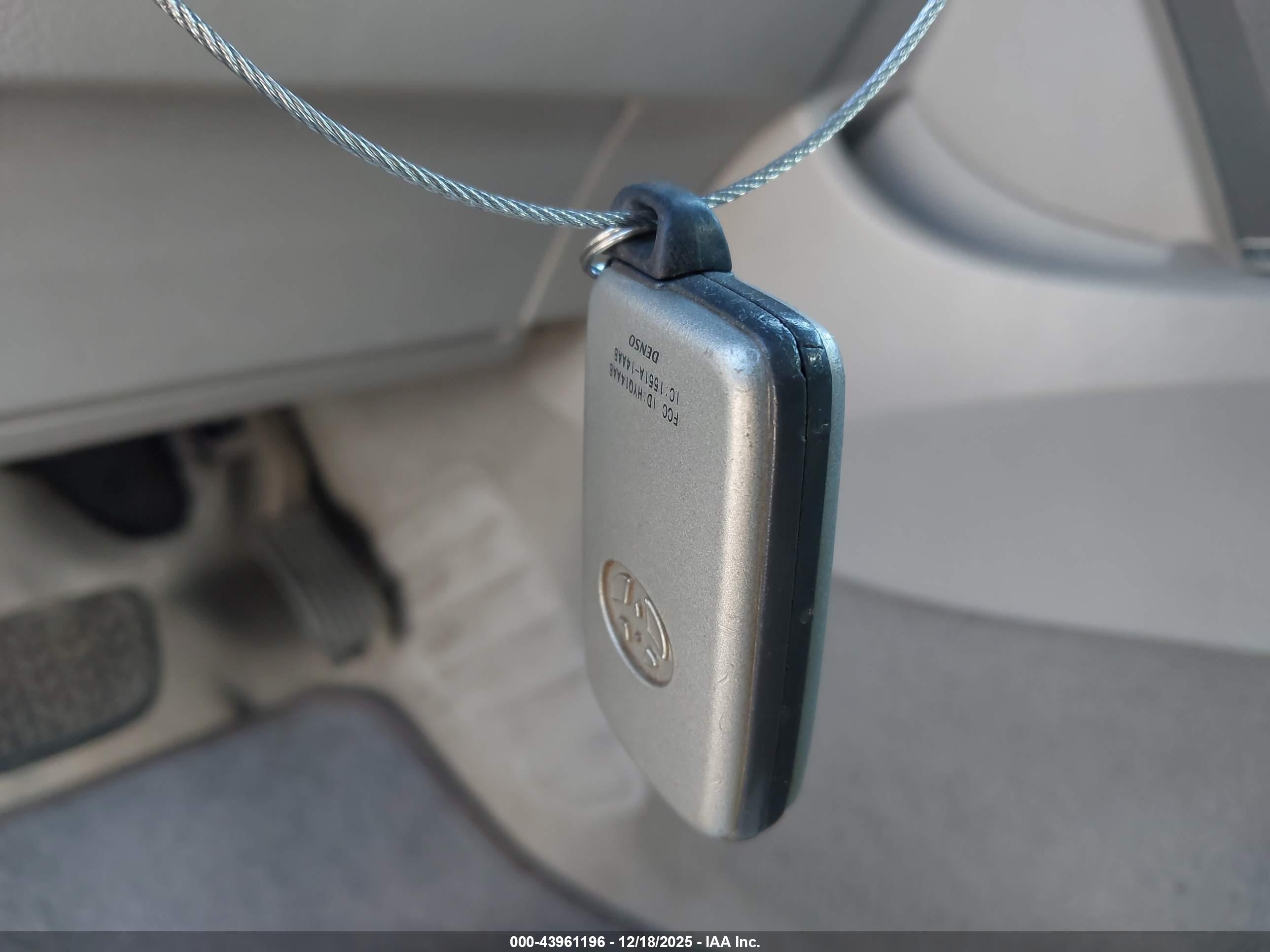 TOYOTA CAMRY image 11