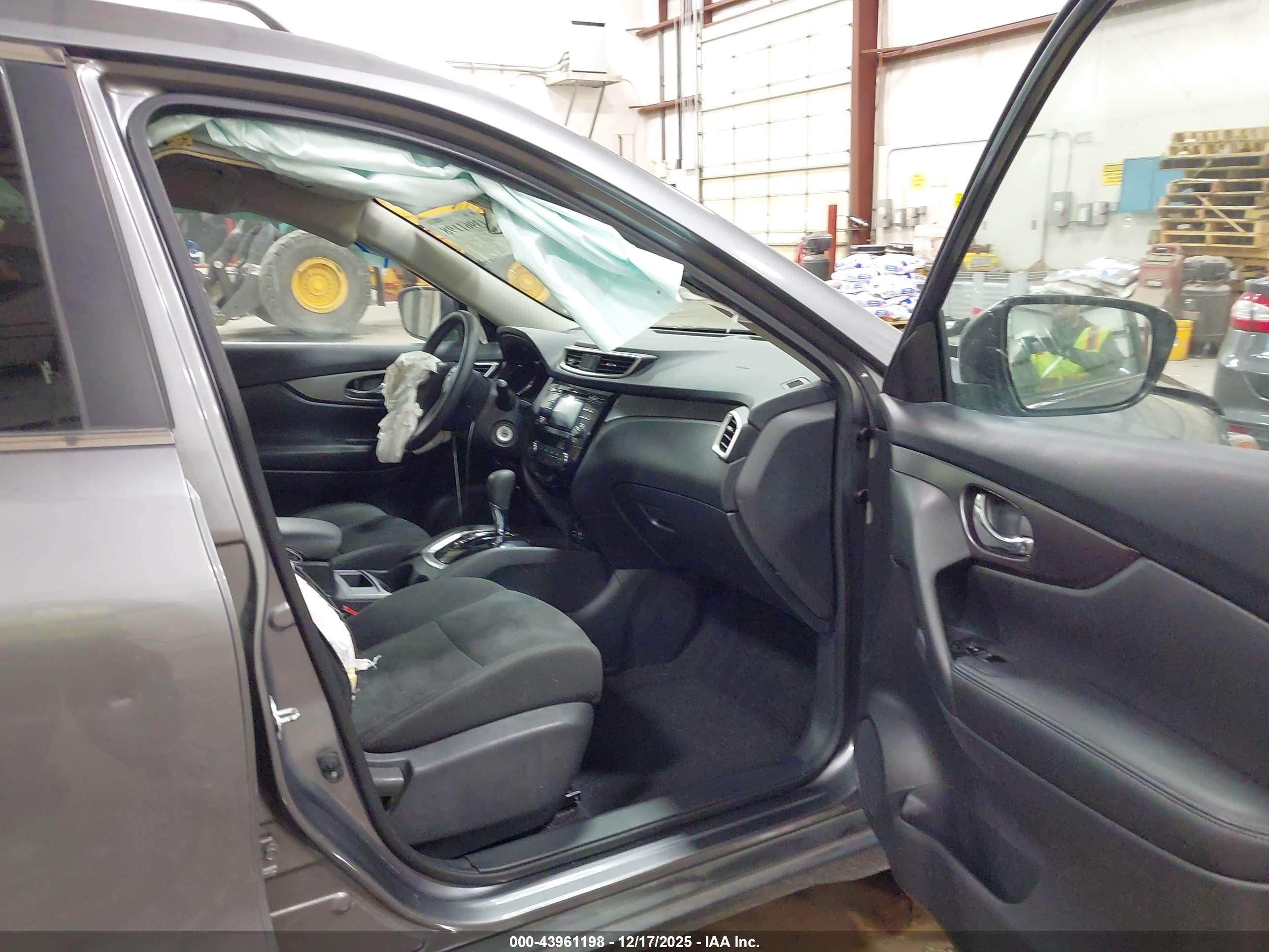 NISSAN ROGUE image 5