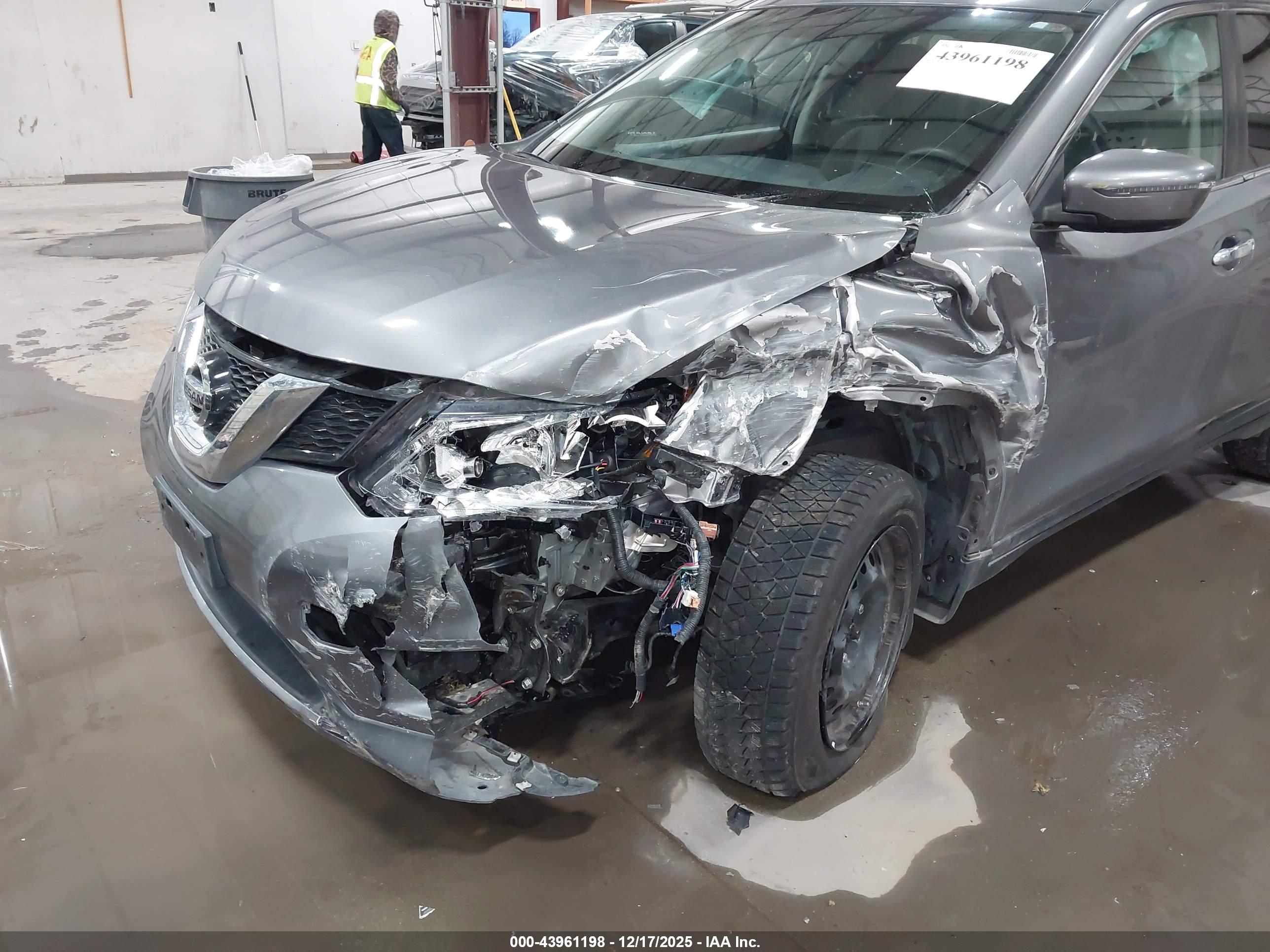 NISSAN ROGUE image 6
