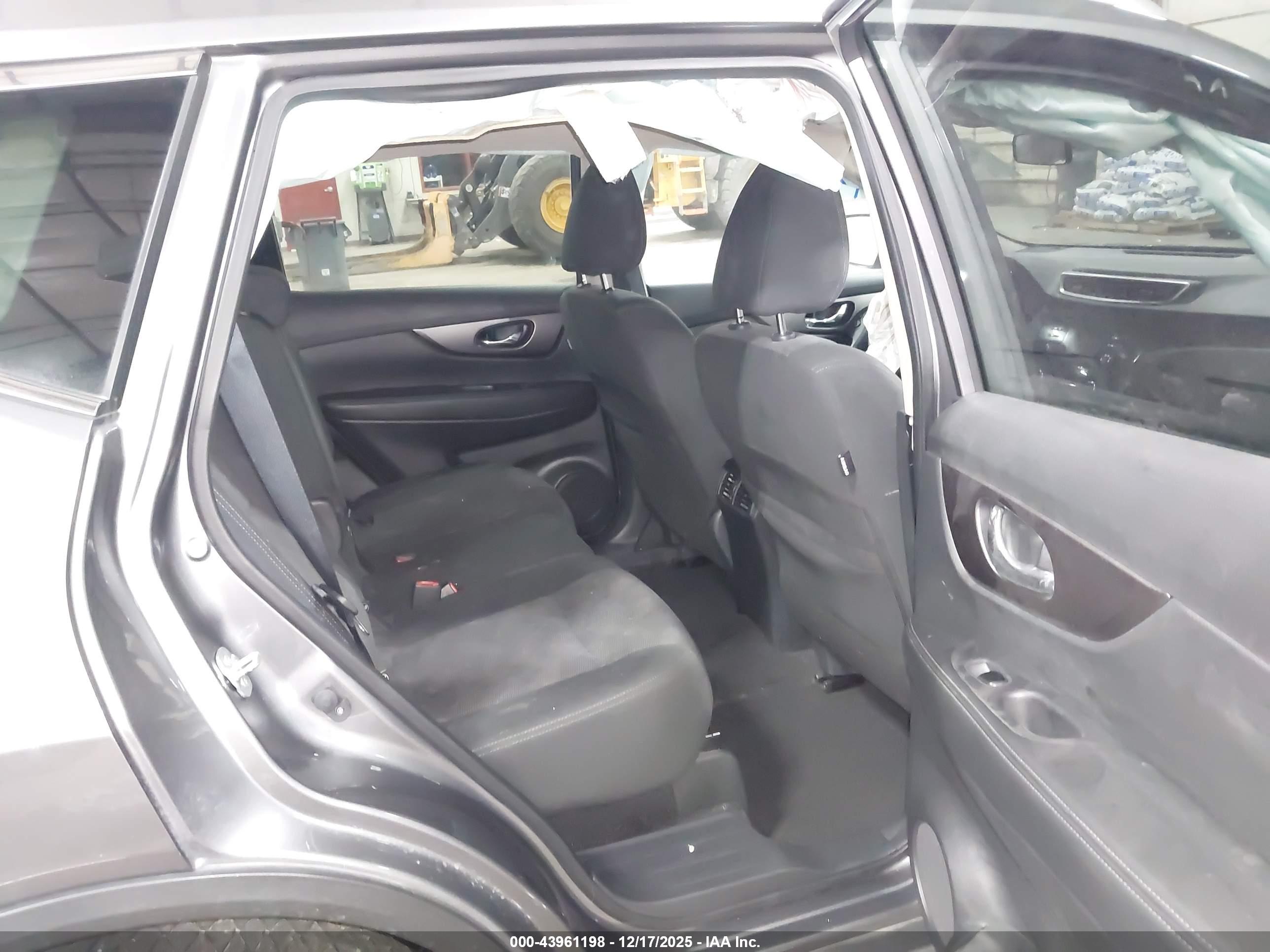 NISSAN ROGUE image 8