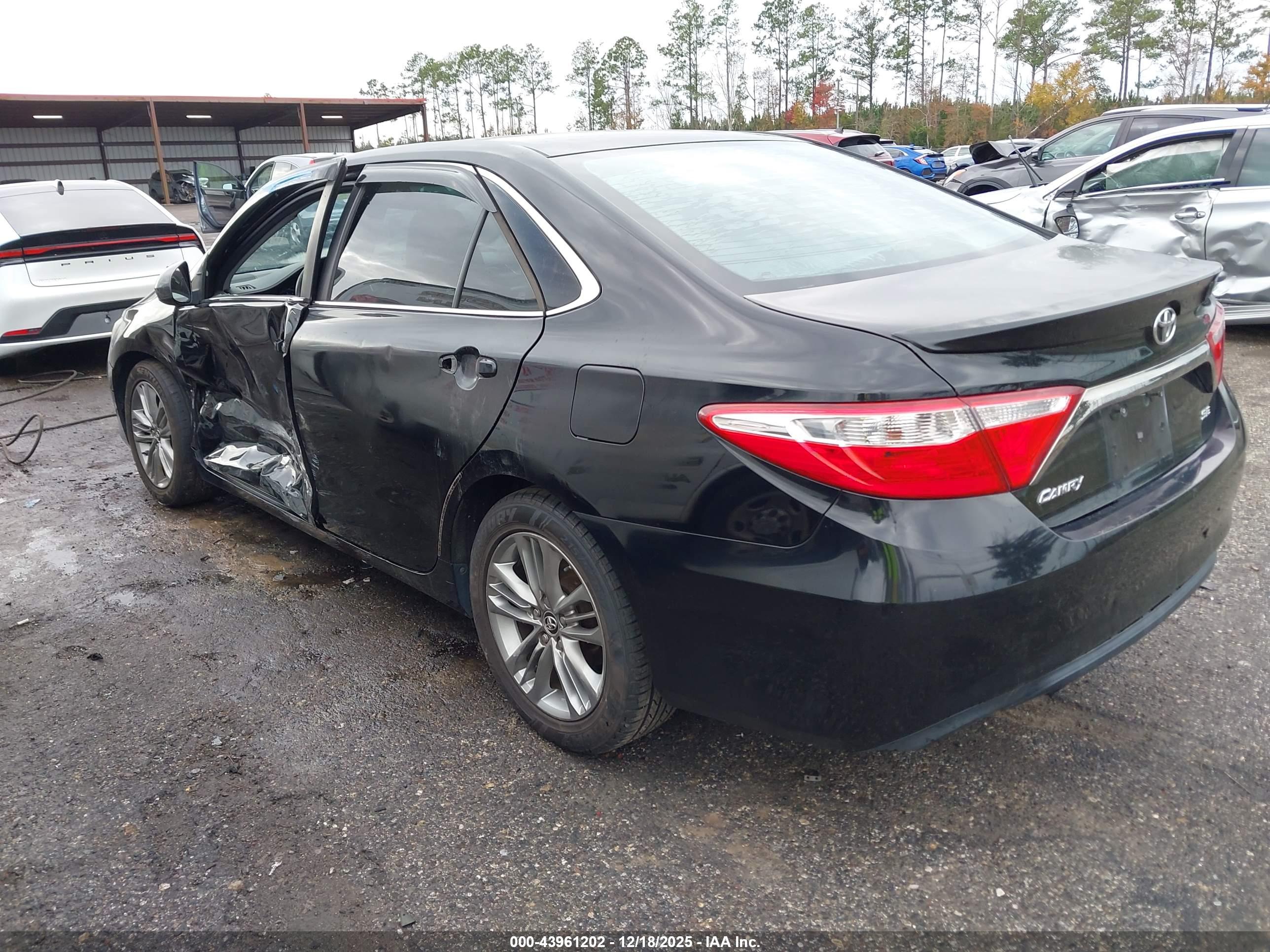 TOYOTA CAMRY image 3