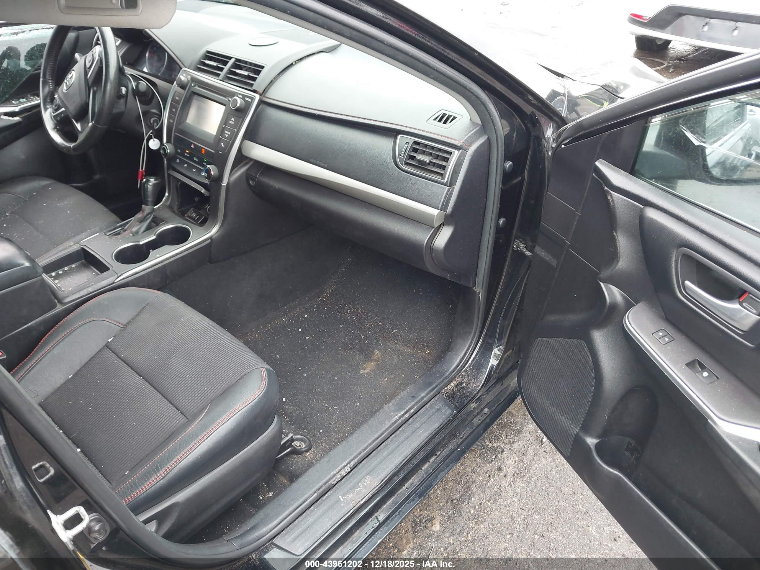 TOYOTA CAMRY image 5