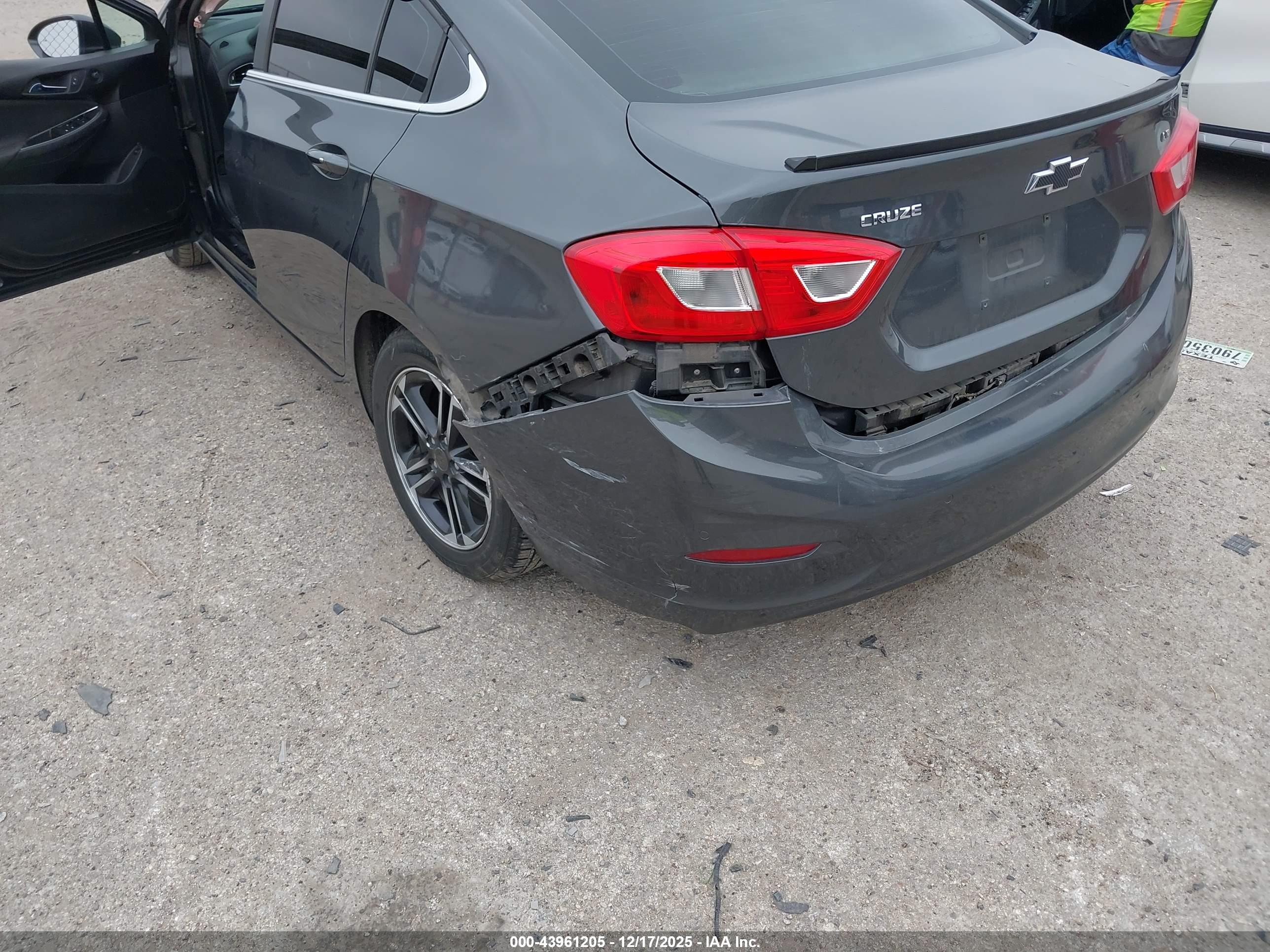 CHEVROLET CRUZE image 6