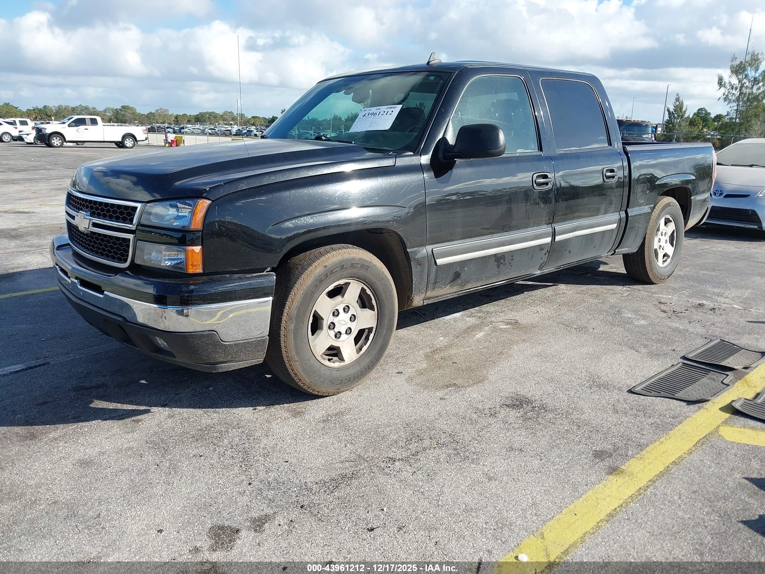 CHEVROLET SILVERADO image 2