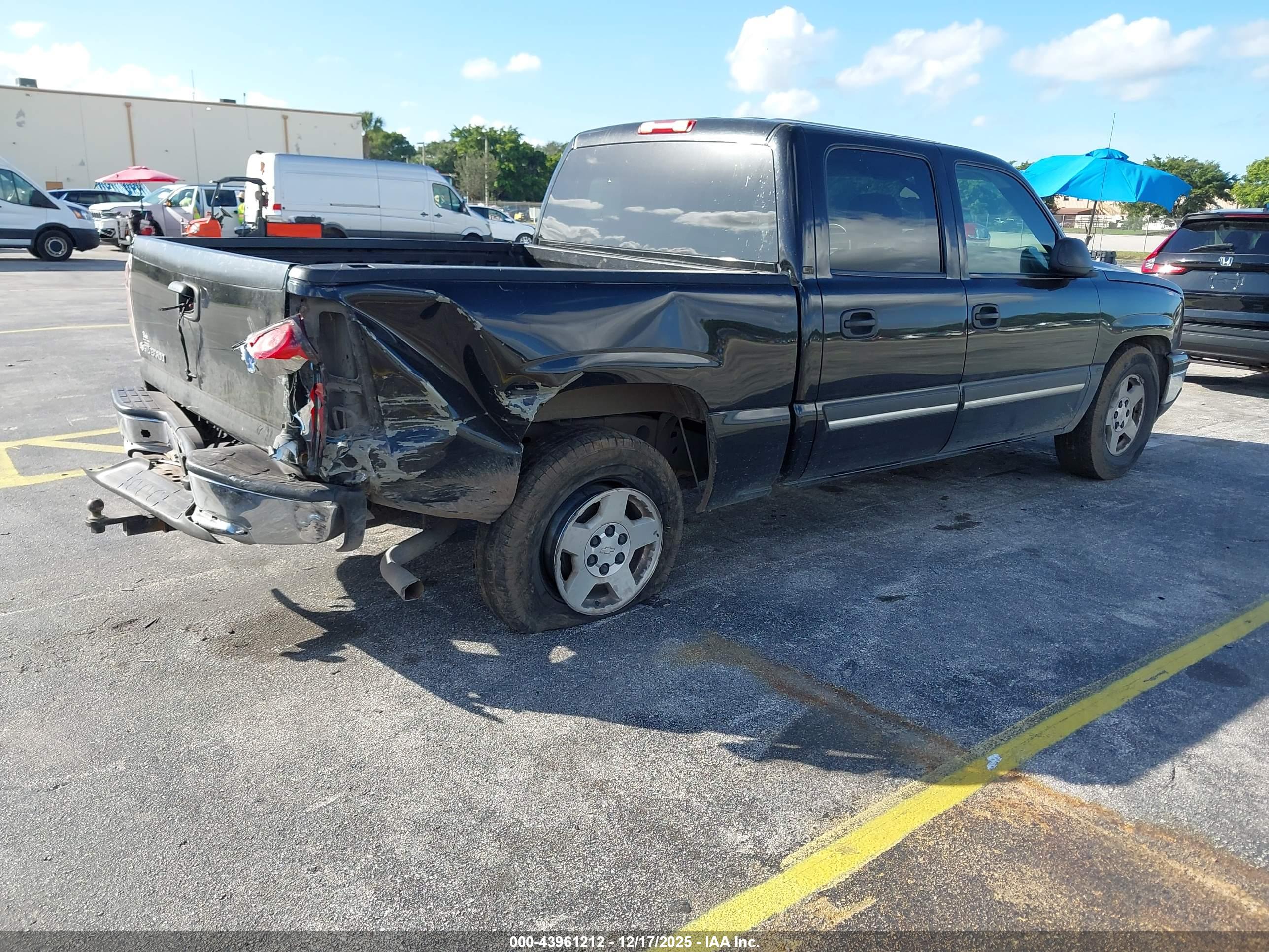 CHEVROLET SILVERADO image 4