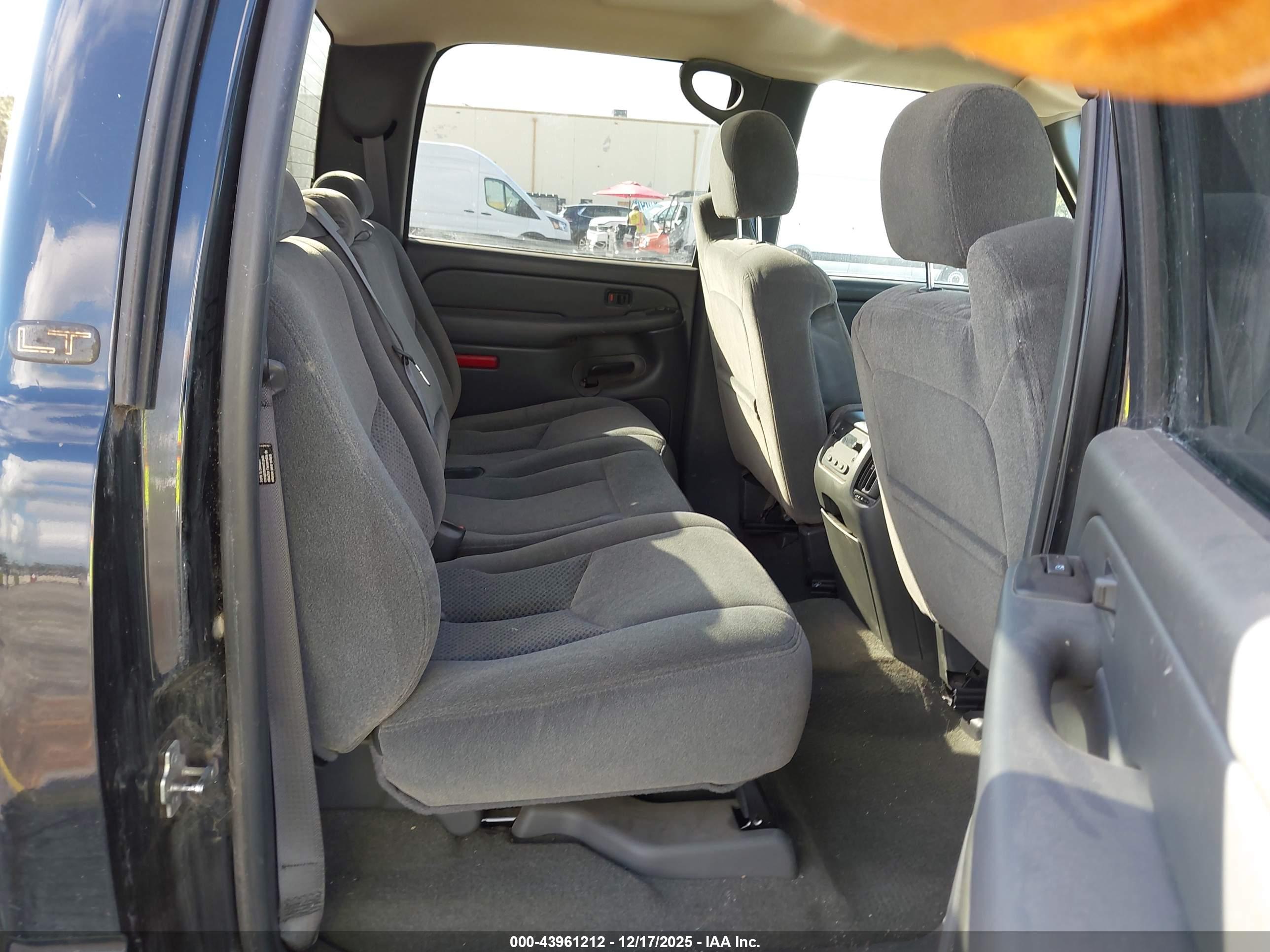 CHEVROLET SILVERADO image 8
