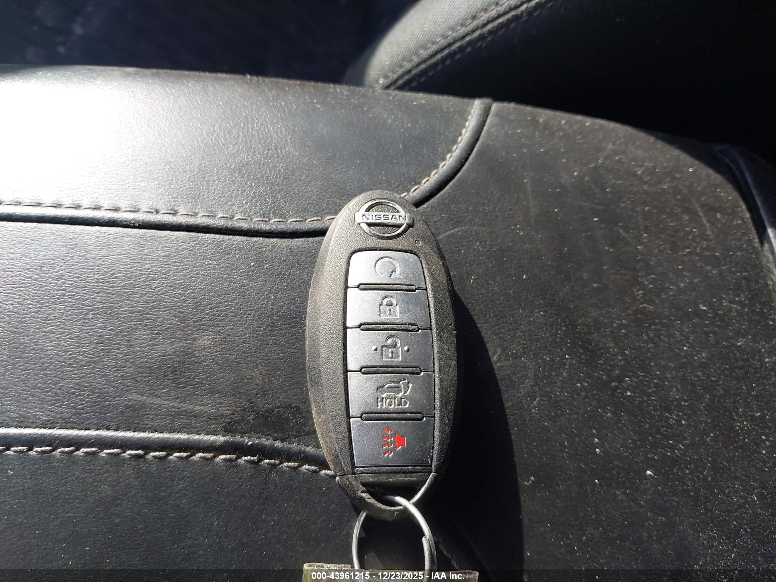 NISSAN ROGUE image 11