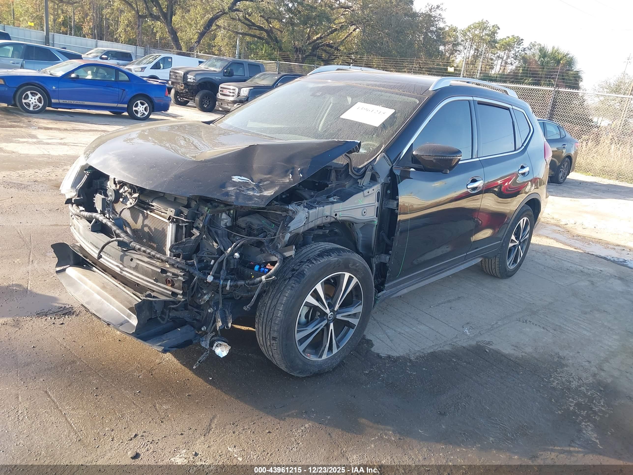 NISSAN ROGUE image 2