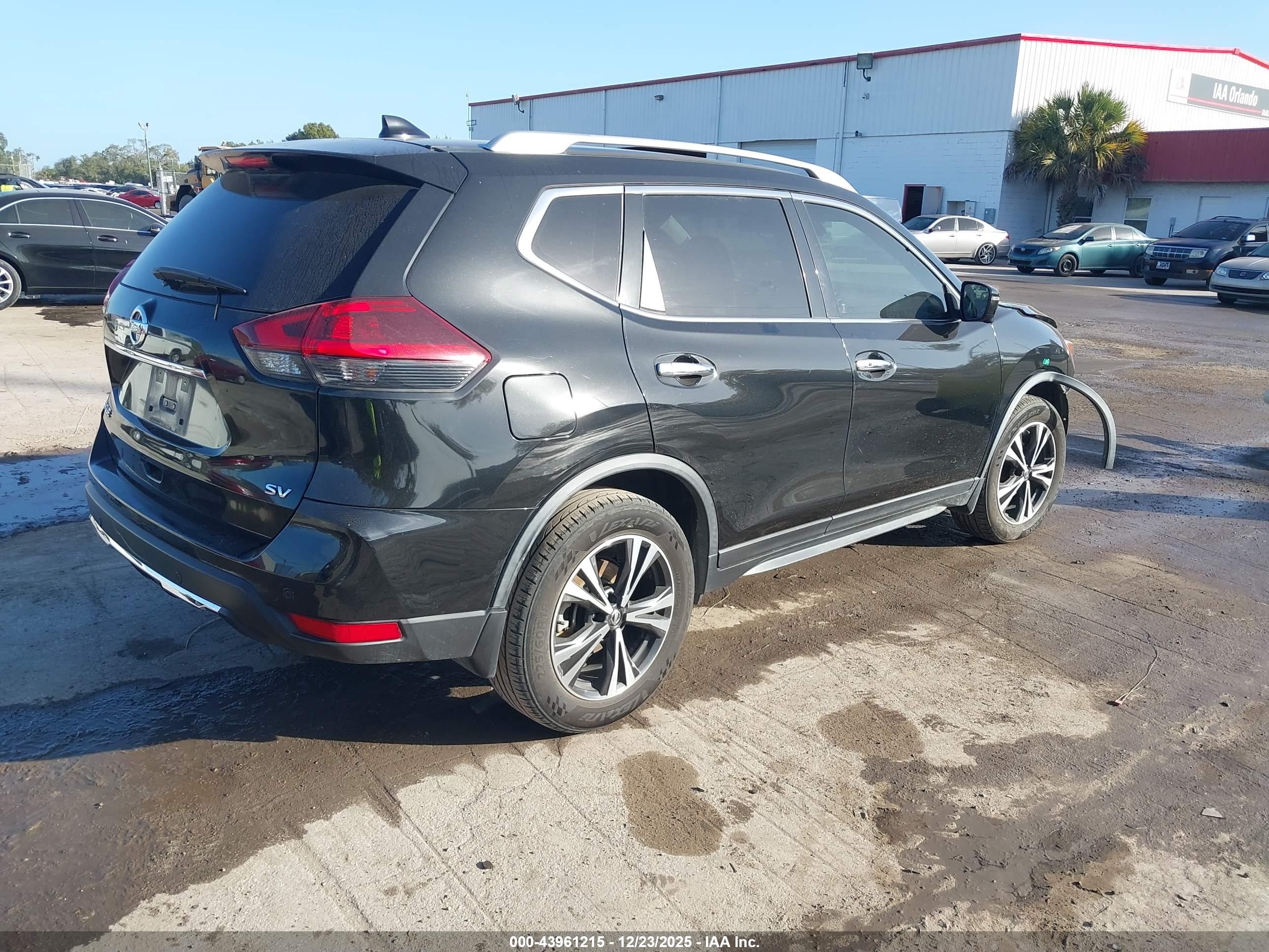 NISSAN ROGUE image 4