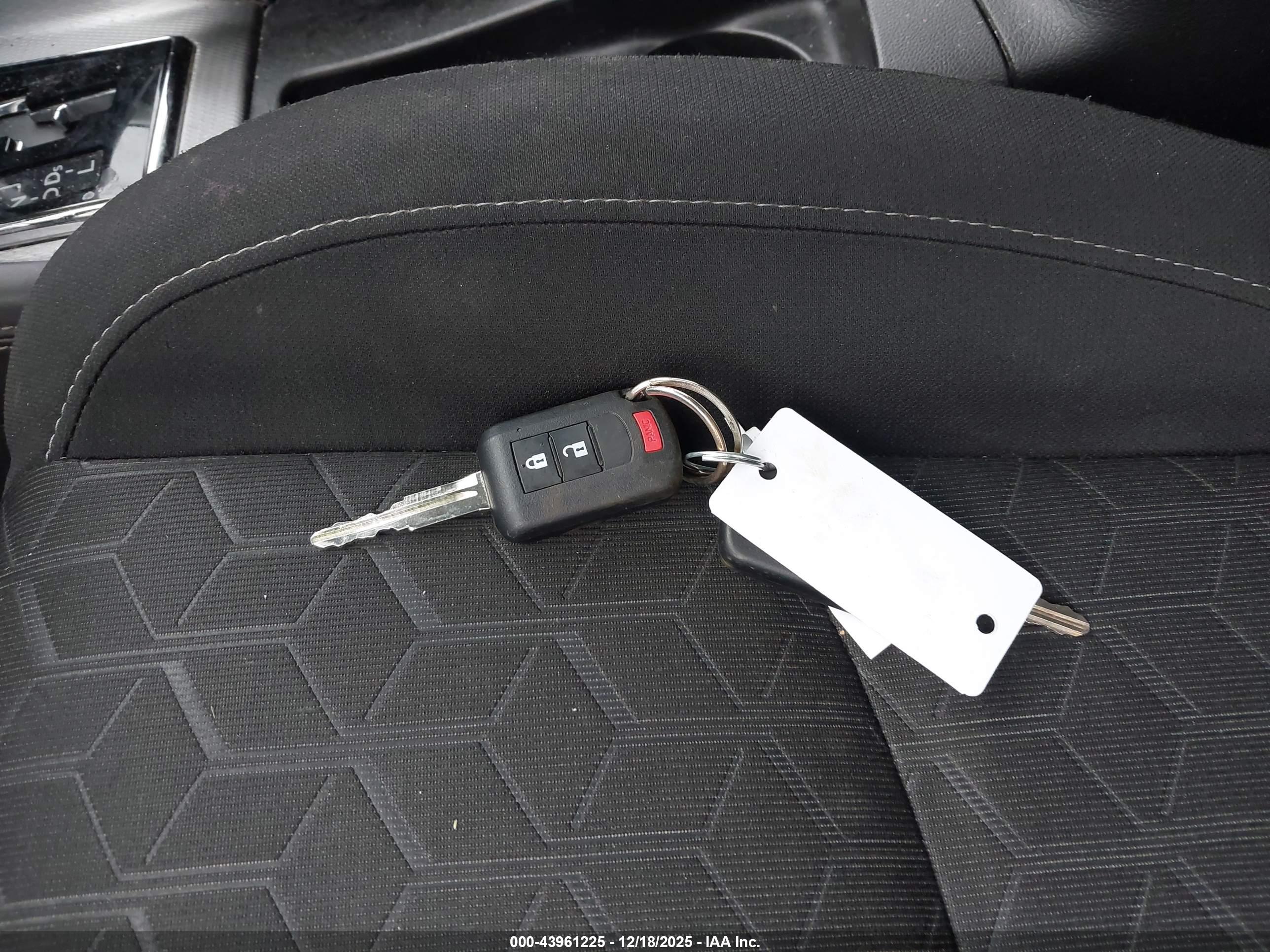 MITSUBISHI OUTLANDER image 11