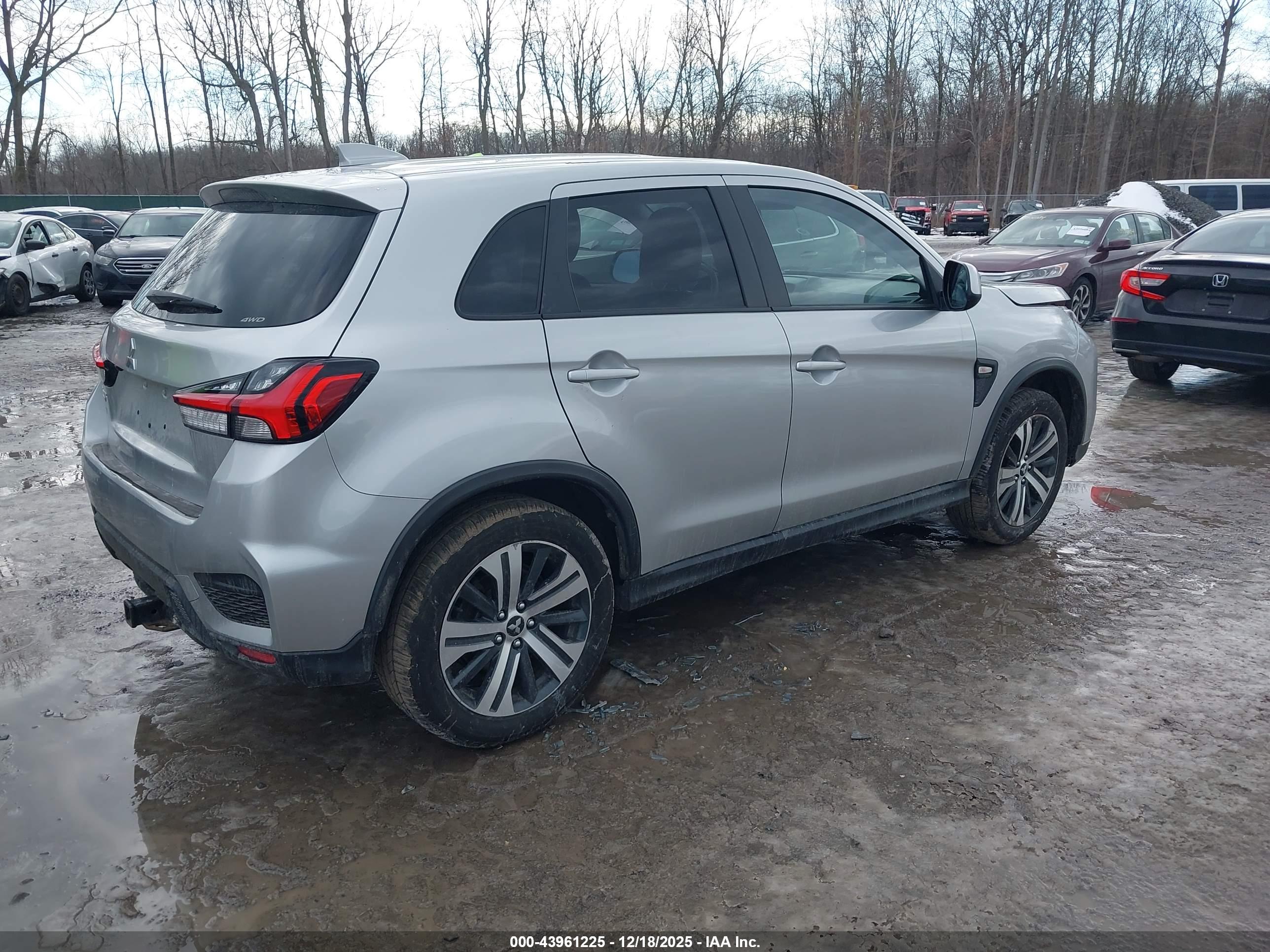 MITSUBISHI OUTLANDER image 4