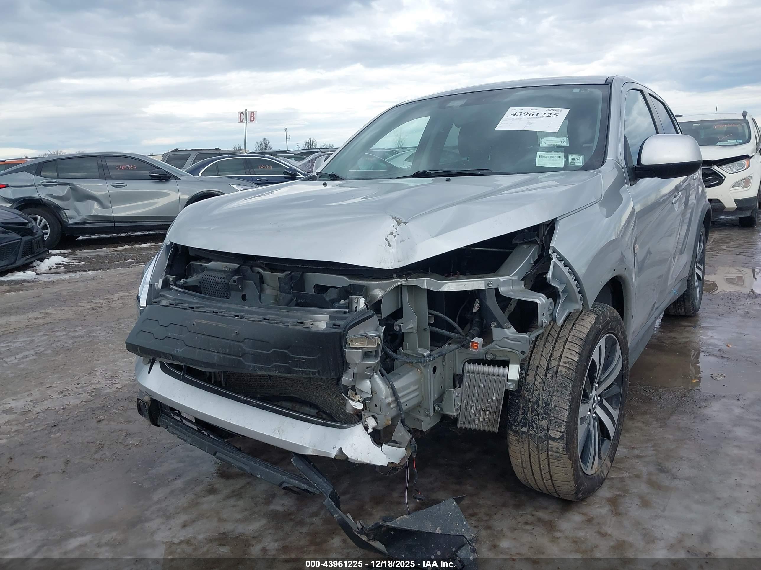 MITSUBISHI OUTLANDER image 6